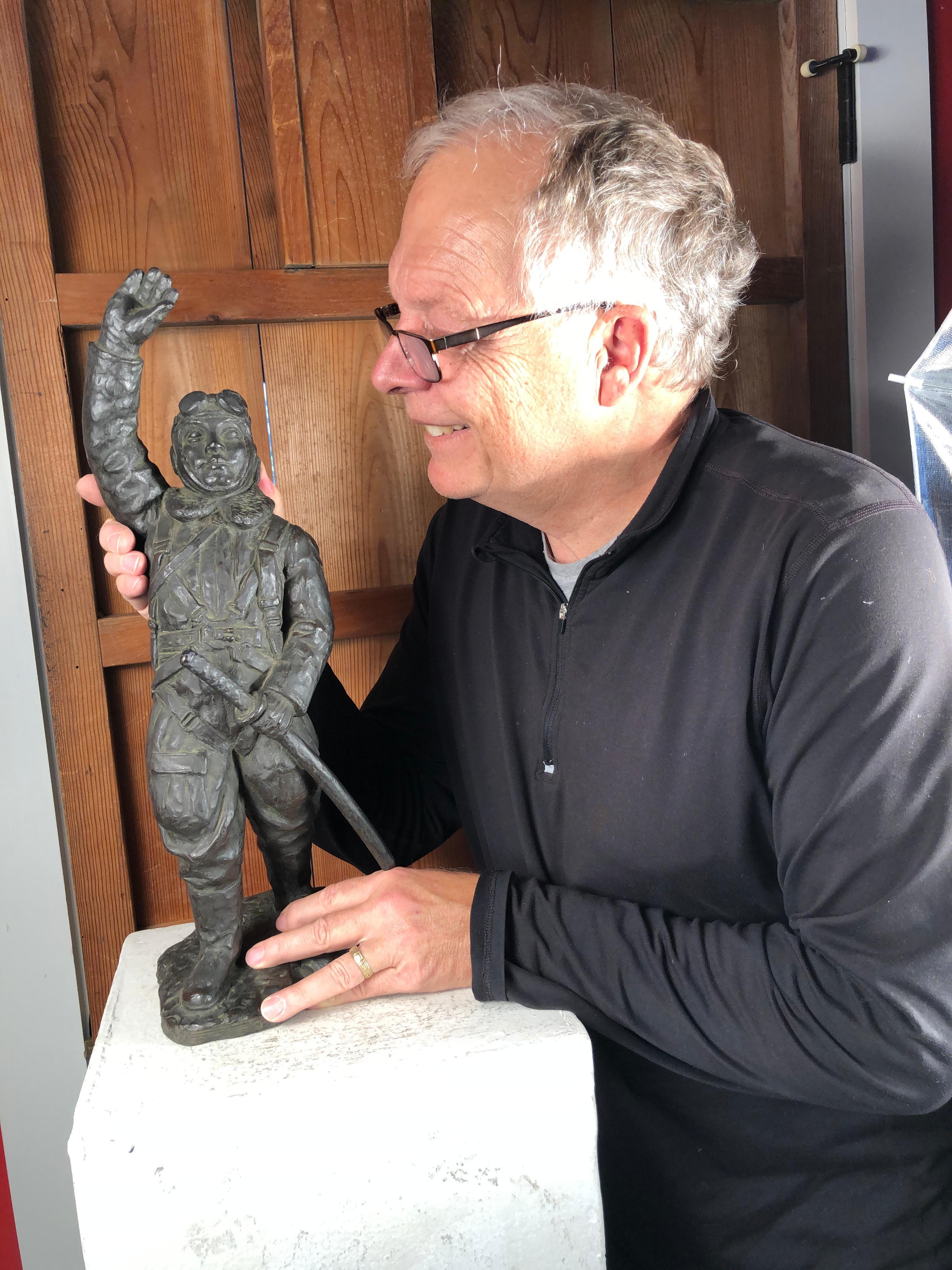 Ungewöhnliche Gelegenheit:: einen authentischen Schatz aus dem Zweiten Weltkrieg zu sammeln:

Japanische antike Bronzeskulptur eines Samurai 