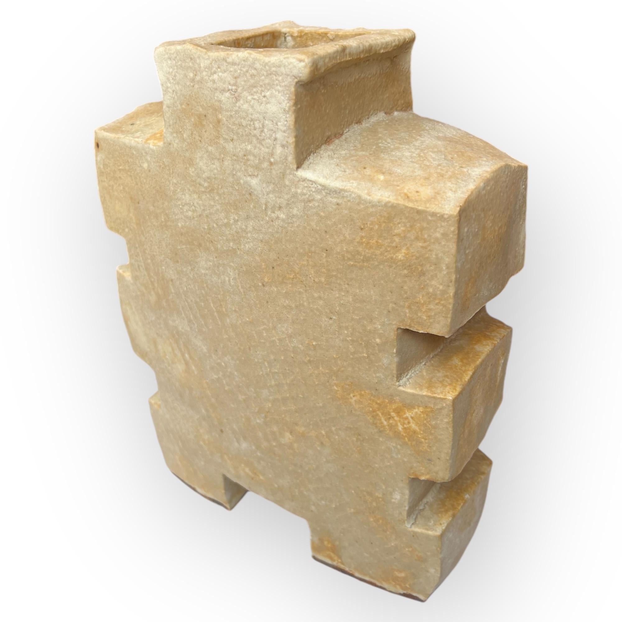 Intagliato a mano Giappone, vaso di forma irregolare, Sakamoto Motoyuki, gres di Seto, circa 1980 in vendita