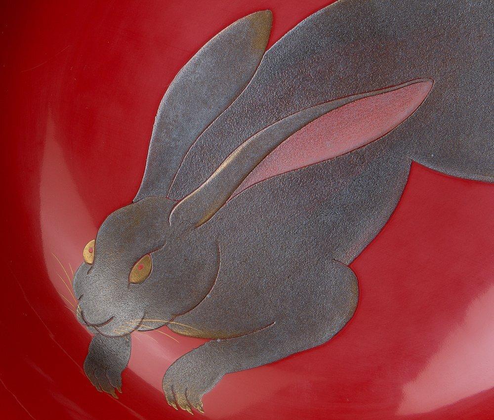 Japón, Plato de laca, El conejo blanco, Kakutaro Yamazaki (1899-1984) 2