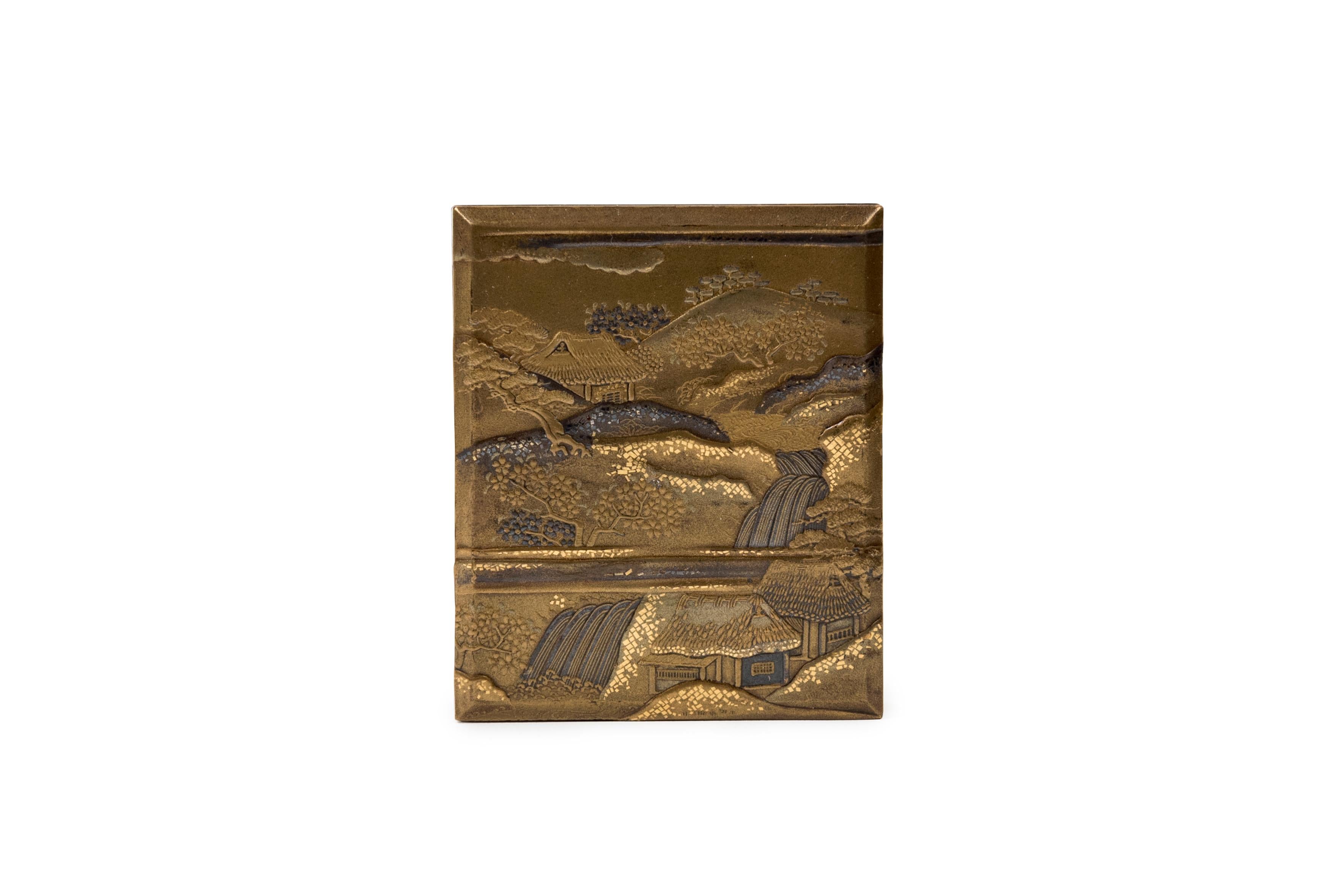 Rectangular kobako box in takamaki-e and kirigane gold lacquer circled with pewter depicting a lake landscape. Inside and back of the box in nashi-ji lacquer.

Japan – Edo period (1612-1868)
Height: 0.8 in (2.6 cm) – width: 2.4 in (6.7 cm )– depth: