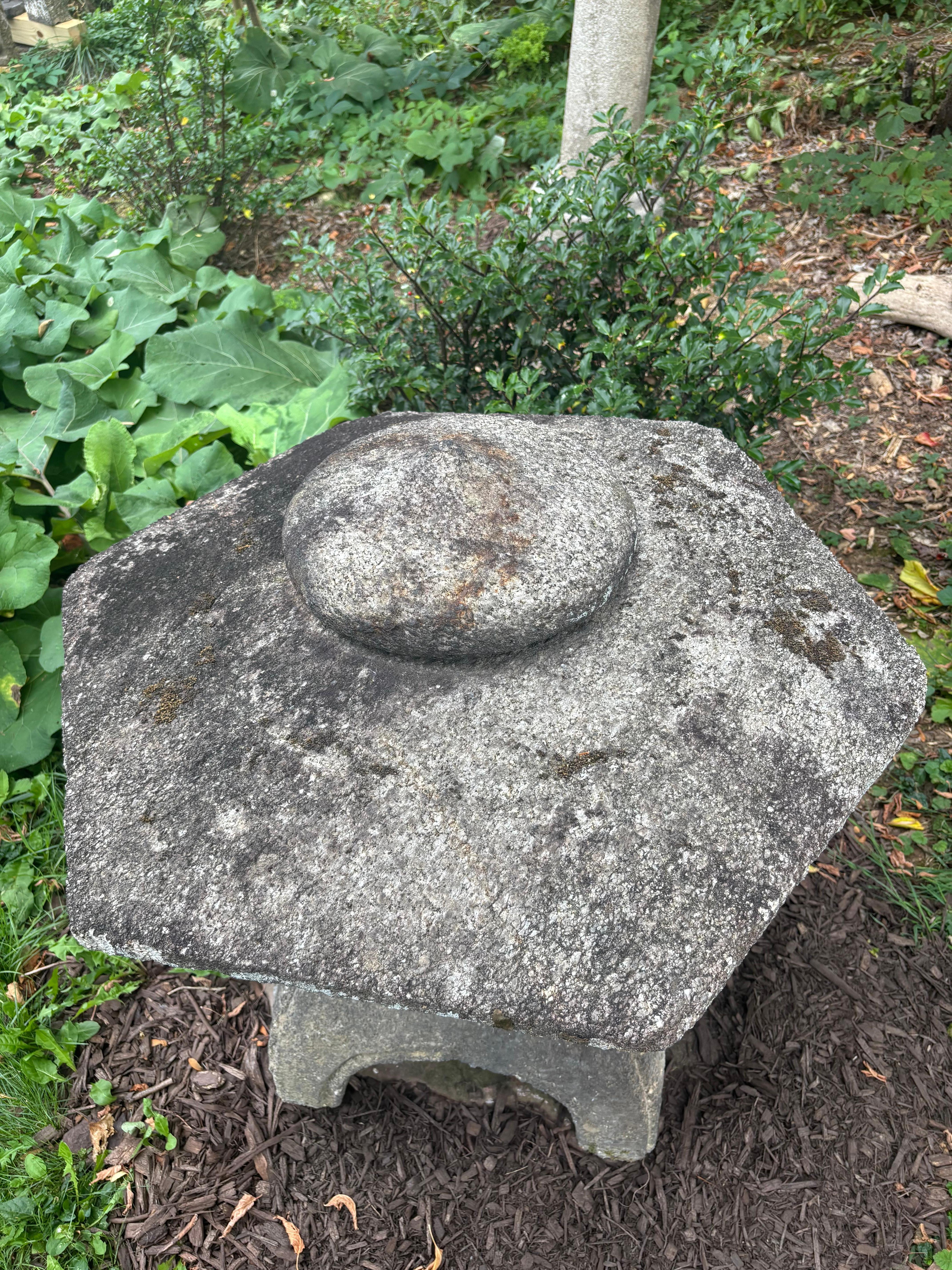 Japan Large Antique Stone Classic Yukimi Lantern Beautiful Lichen And Details In Good Condition For Sale In South Burlington, VT