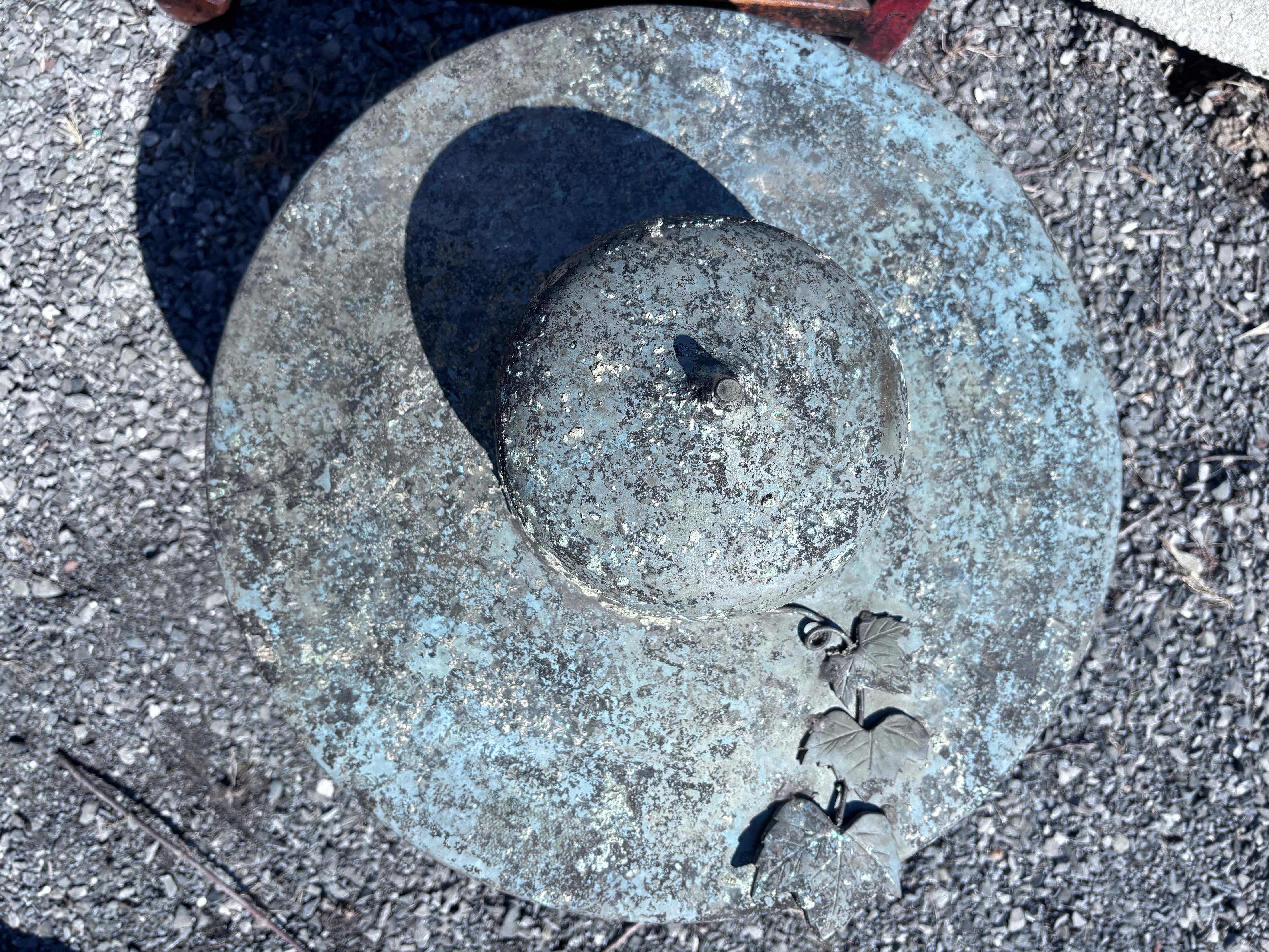 Gran Farol de Bronce Antiguo de Japón con Bellos Detalles en venta 3