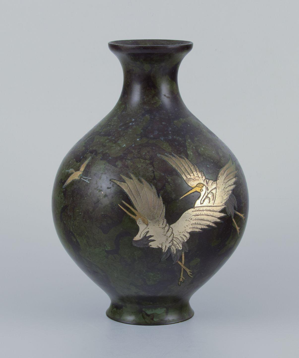 PRE-OWNED GOODS ARE EXEMPT FROM IMPORT TARIFFS FOR U.S., UK, AUSTRALIAN & CANADIAN CUSTOMERS.   
THEREFORE, NO IMPORT TARIFFS WILL BE APPLICABLE TO YOUR PURCHASE. 

Japan, a large round vase in brass.
Motif of cranes in silver.
Circa 1930s.
In