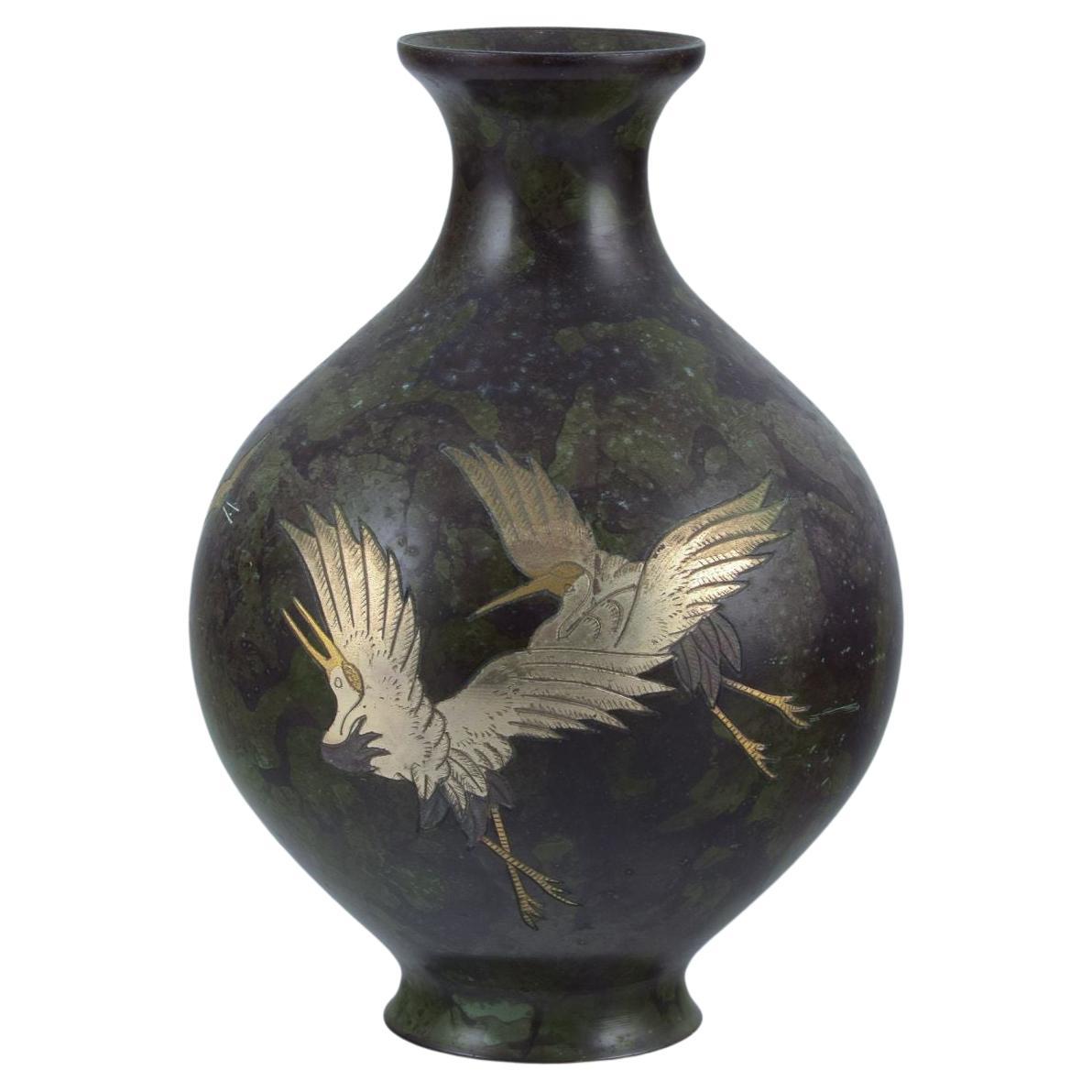 Japan, large round vase in brass. Motif of cranes in silver. Circa 1930s. For Sale