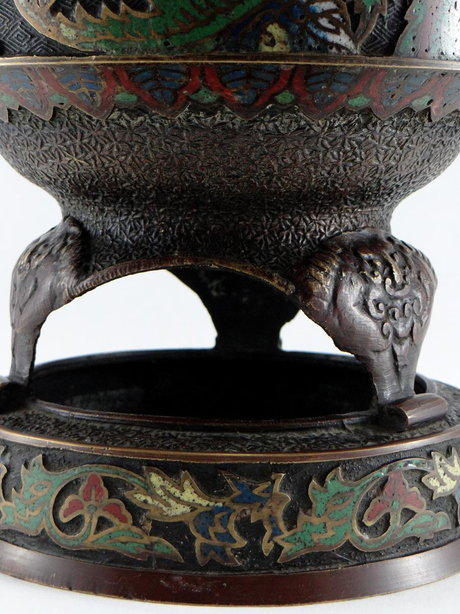 Japan, Late 19th Century, Important Bronze Covered Pot and Cloisonné 4