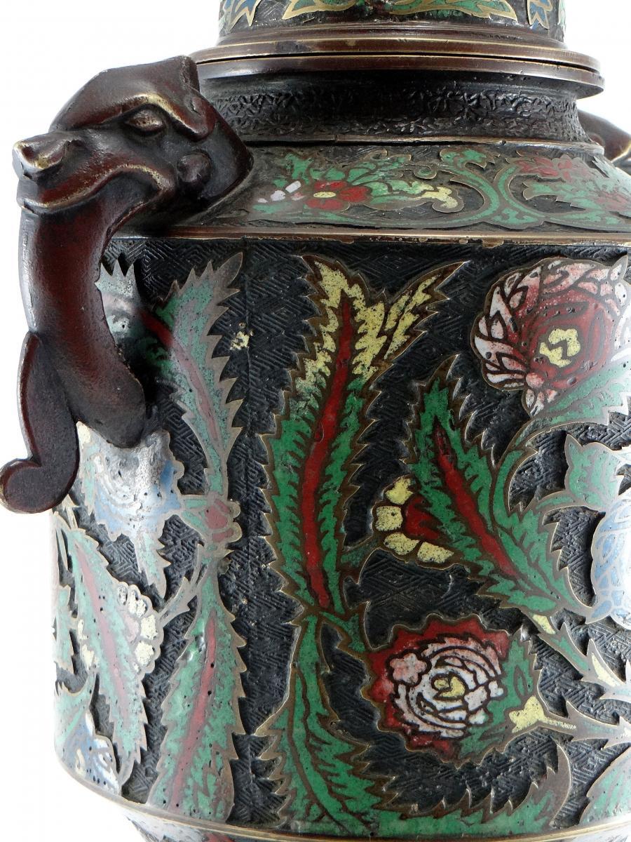 Japan, Late 19th Century, Important Bronze Covered Pot and Cloisonné In Good Condition In Tours, FR