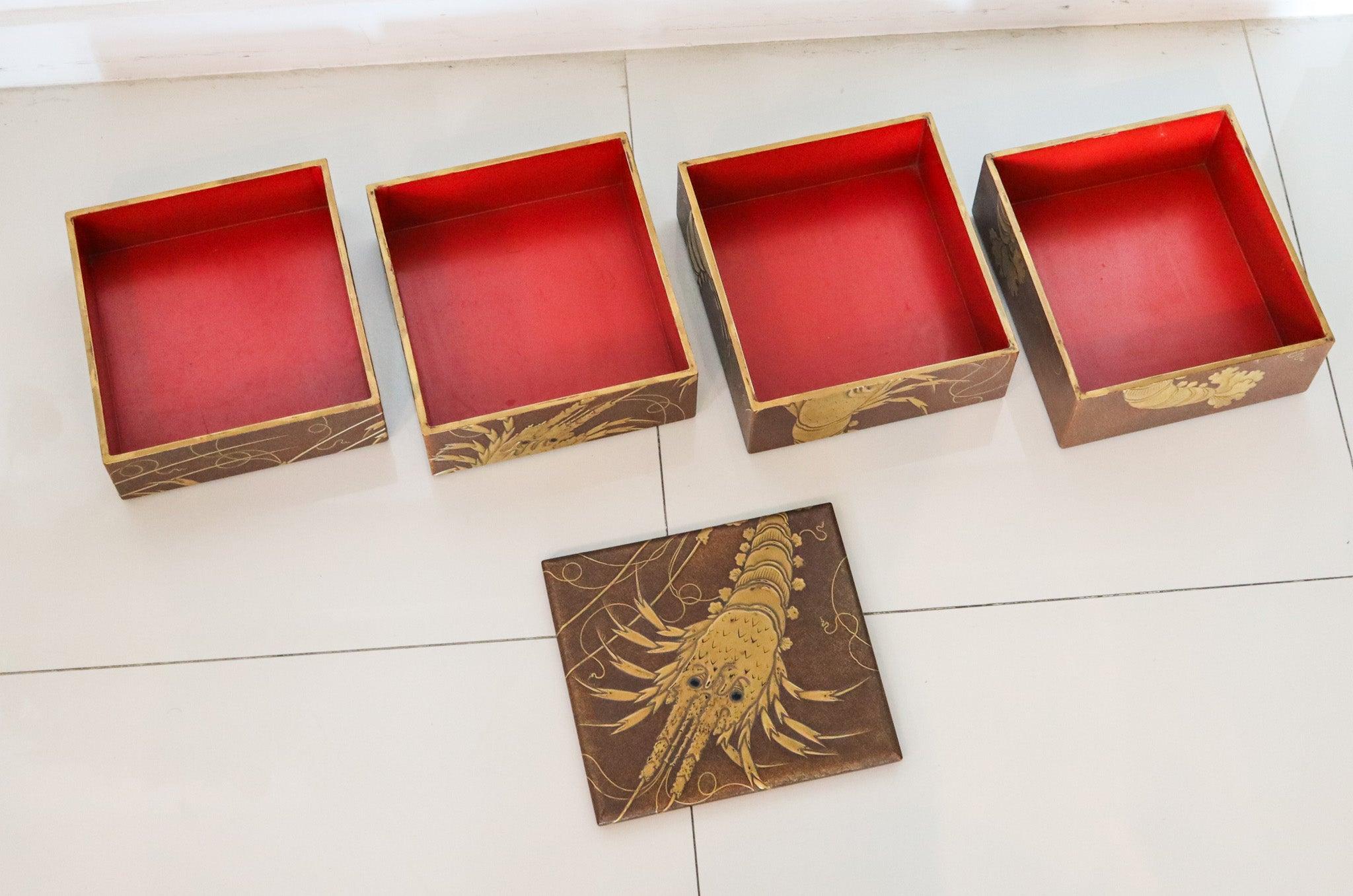 JAPAN Meiji-Periode 1870 Vier Etagen Präsentation Jubako Box Namiki Lack & Gold (Vergoldet) im Angebot