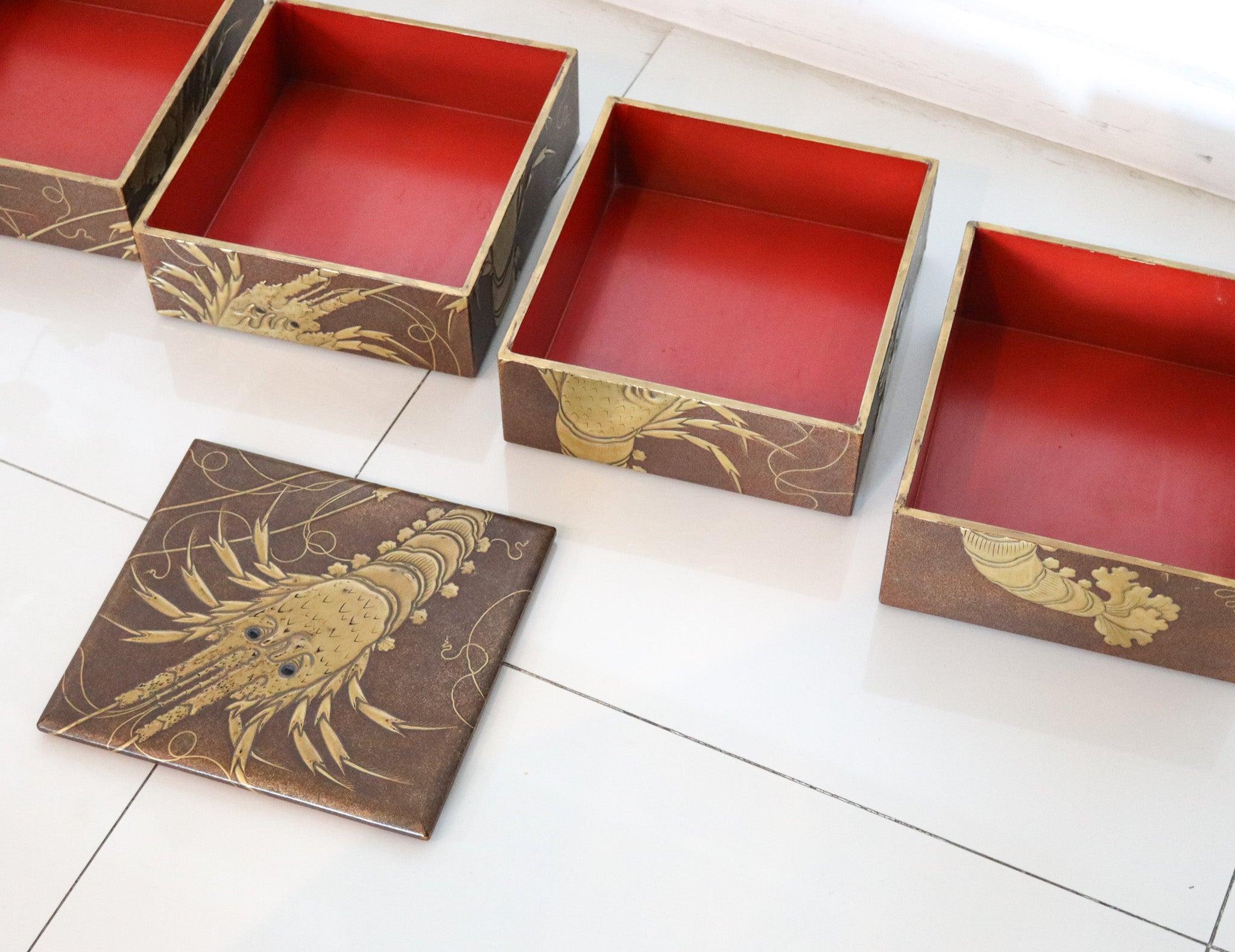 JAPAN Meiji-Periode 1870 Vier Etagen Präsentation Jubako Box Namiki Lack & Gold (Spätes 19. Jahrhundert) im Angebot
