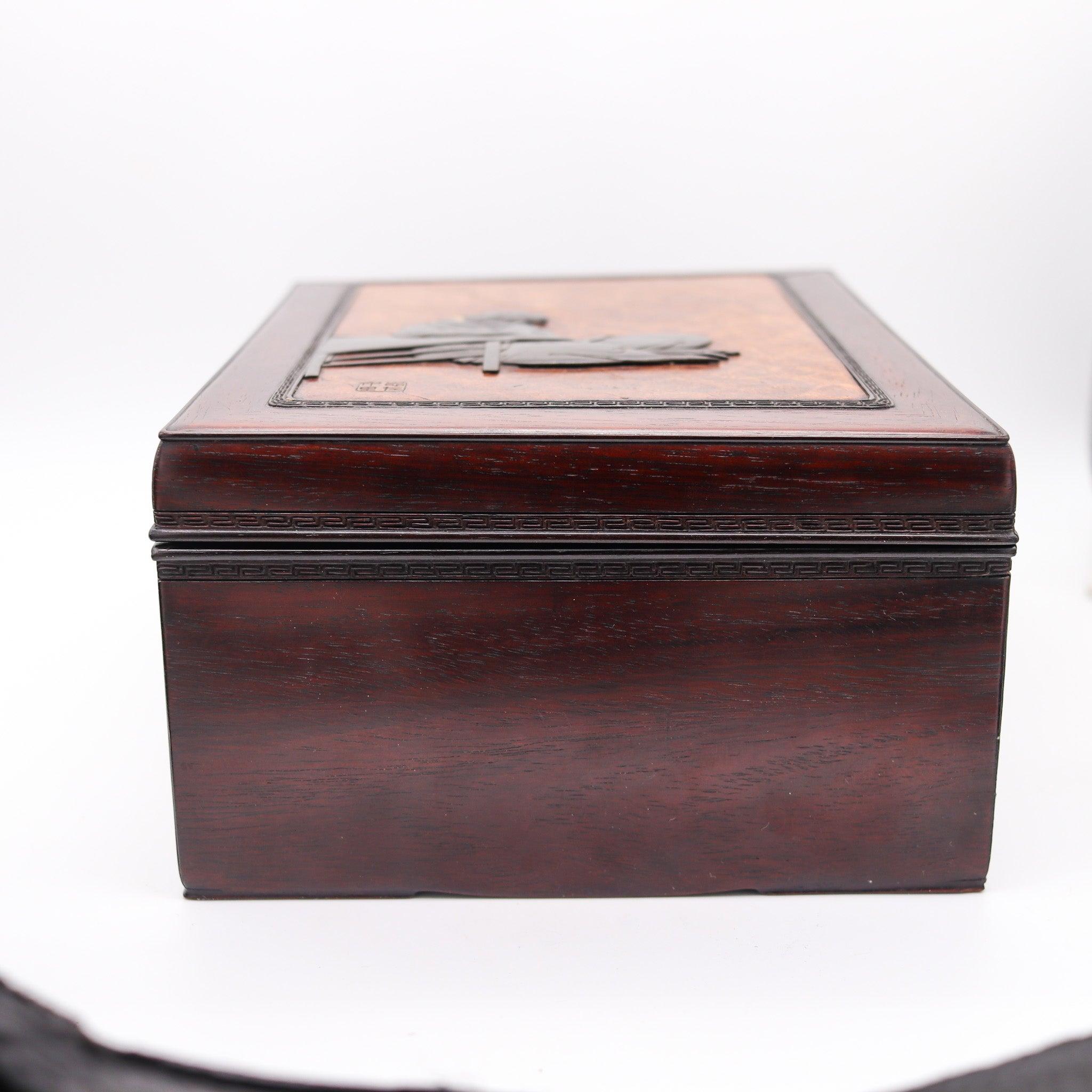 GIAPPONE Periodo Meiji 1890 Scatola da scrivania Tebako in legno pregiato, bronzo e oro In condizioni ottime in vendita a Miami, FL
