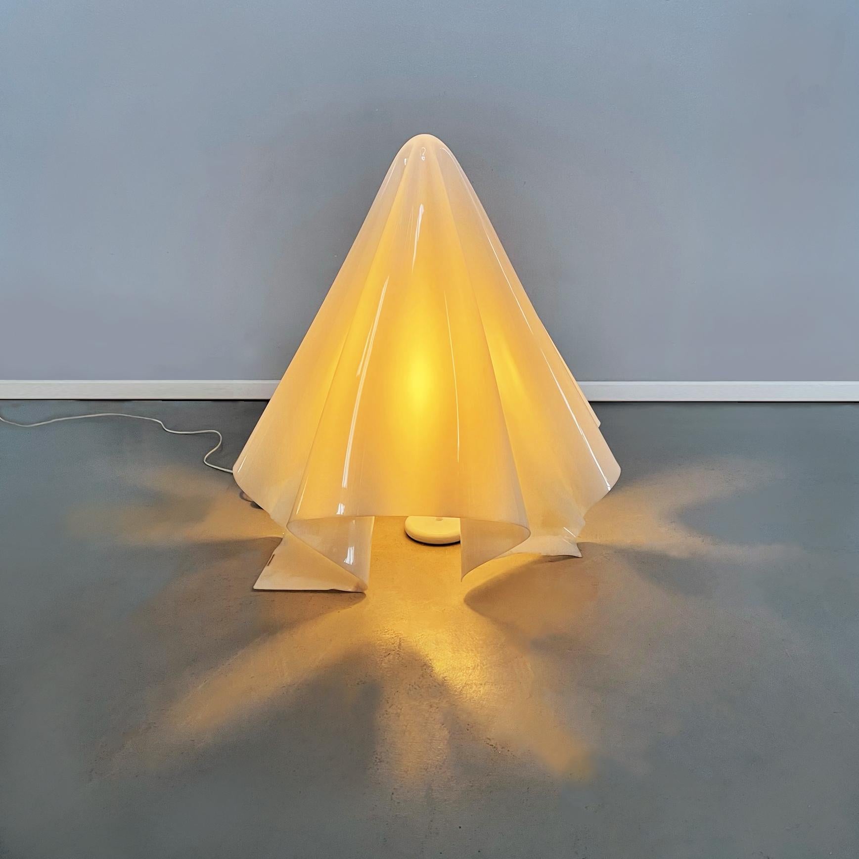 Japan mid-century Floor lamp ghost (Fantasma) by Kuramata for Yamagiwa, 1972.
Floor lamp ghost (Fantasma) in plexiglass. The white acrylic glass shade has the shape of a floating cloth, which rests on the ground. The single leg base is in white