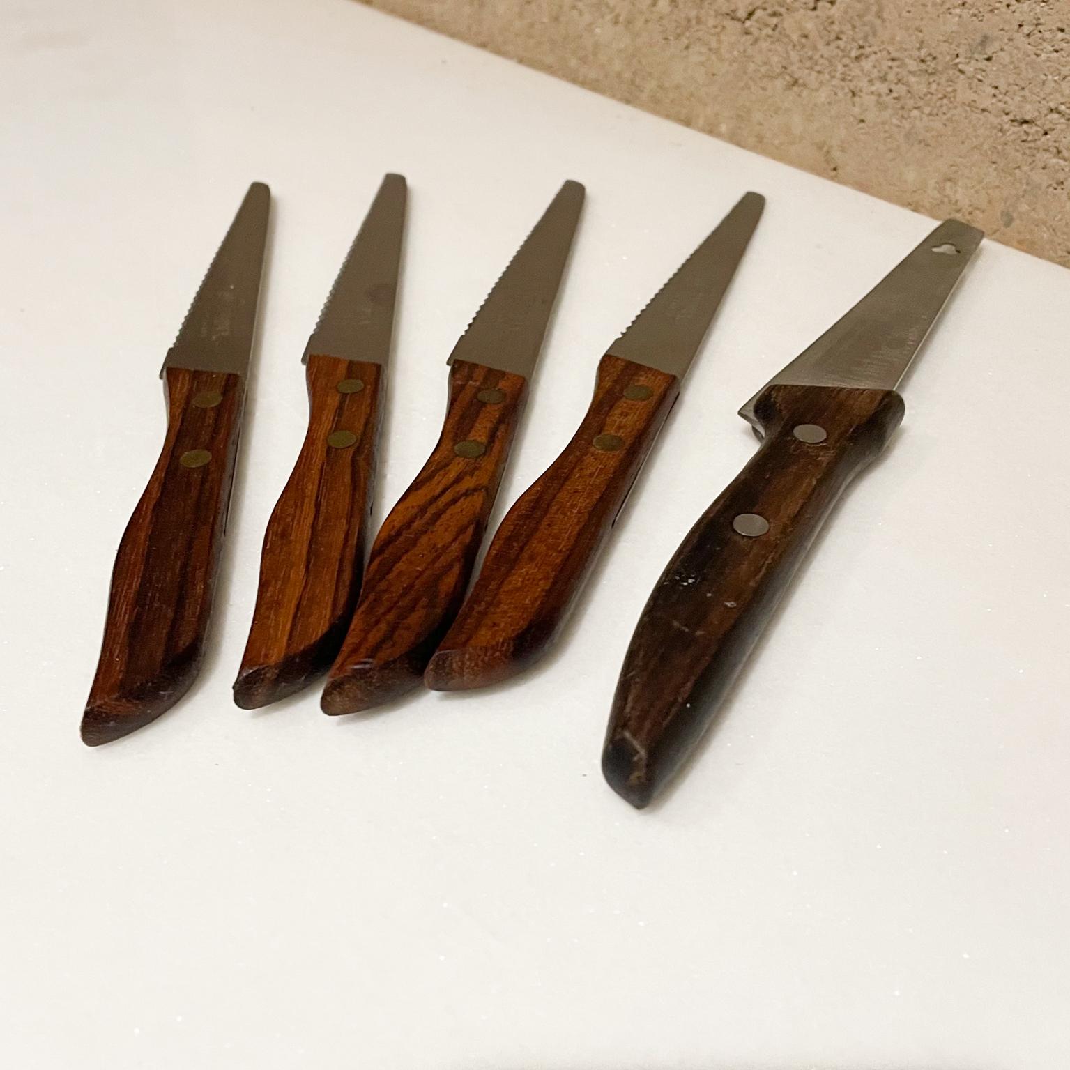 Midcentury Modern cutlery knives
By Moravan Steak Knives Set of 5 Midcentury Modern Japan 1960s
Stainless steel and wood 
Measures: 8 x .75 x .38 thick inches
Preowned Original unrestored Vintage condition.
See images please.
 