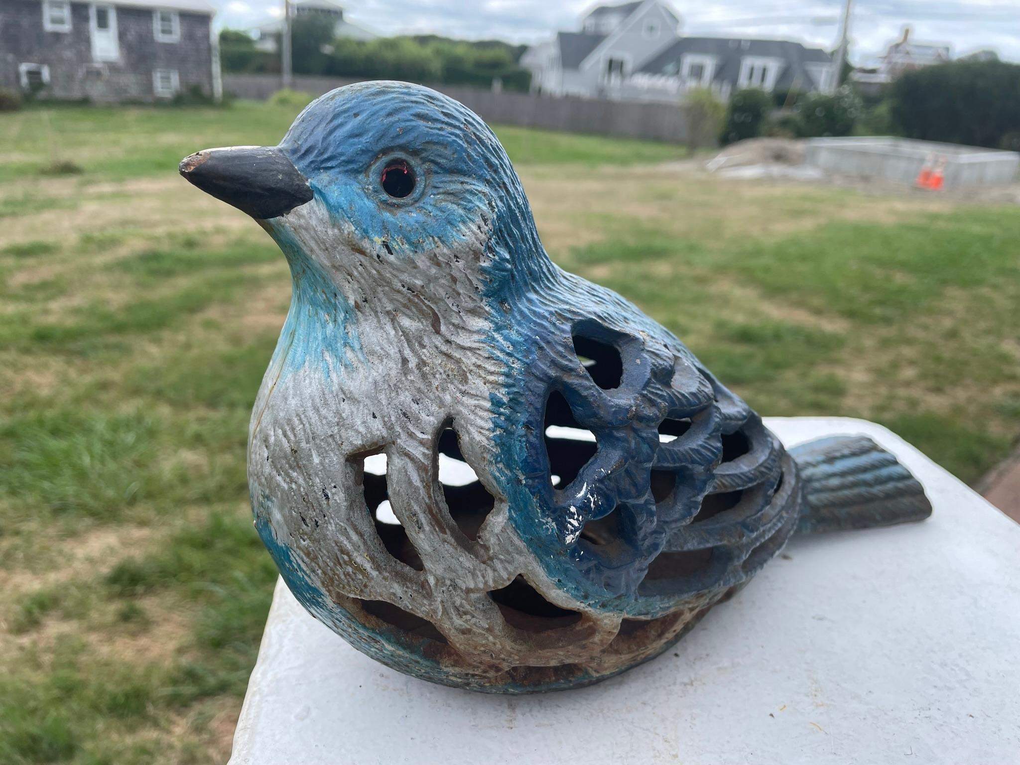 Lanterne de jardin japonaise à vieux oiseaux bleus avec peinture à la main bleue vibrante en vente 4