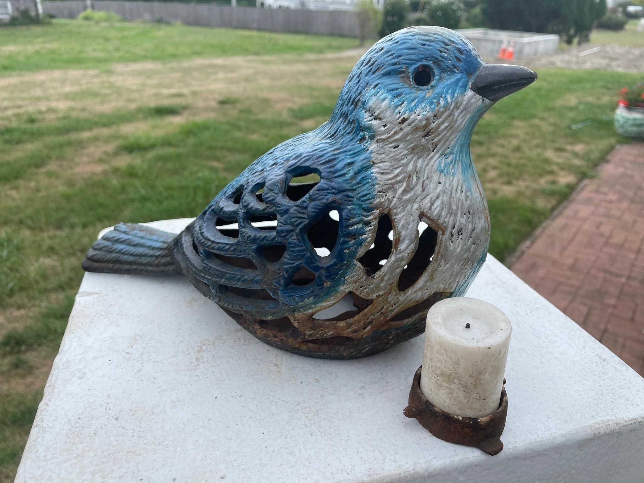 Lanterne de jardin japonaise à vieux oiseaux bleus avec peinture à la main bleue vibrante Bon état - En vente à South Burlington, VT