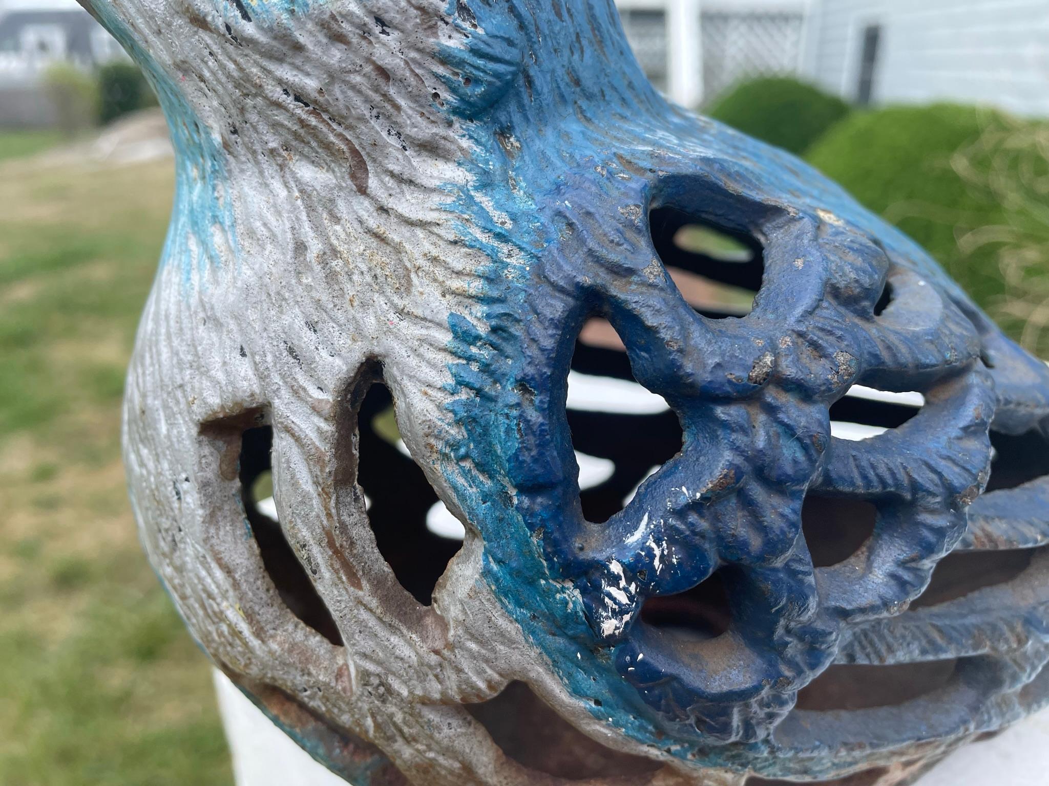 Fer Lanterne de jardin japonaise à vieux oiseaux bleus avec peinture à la main bleue vibrante en vente
