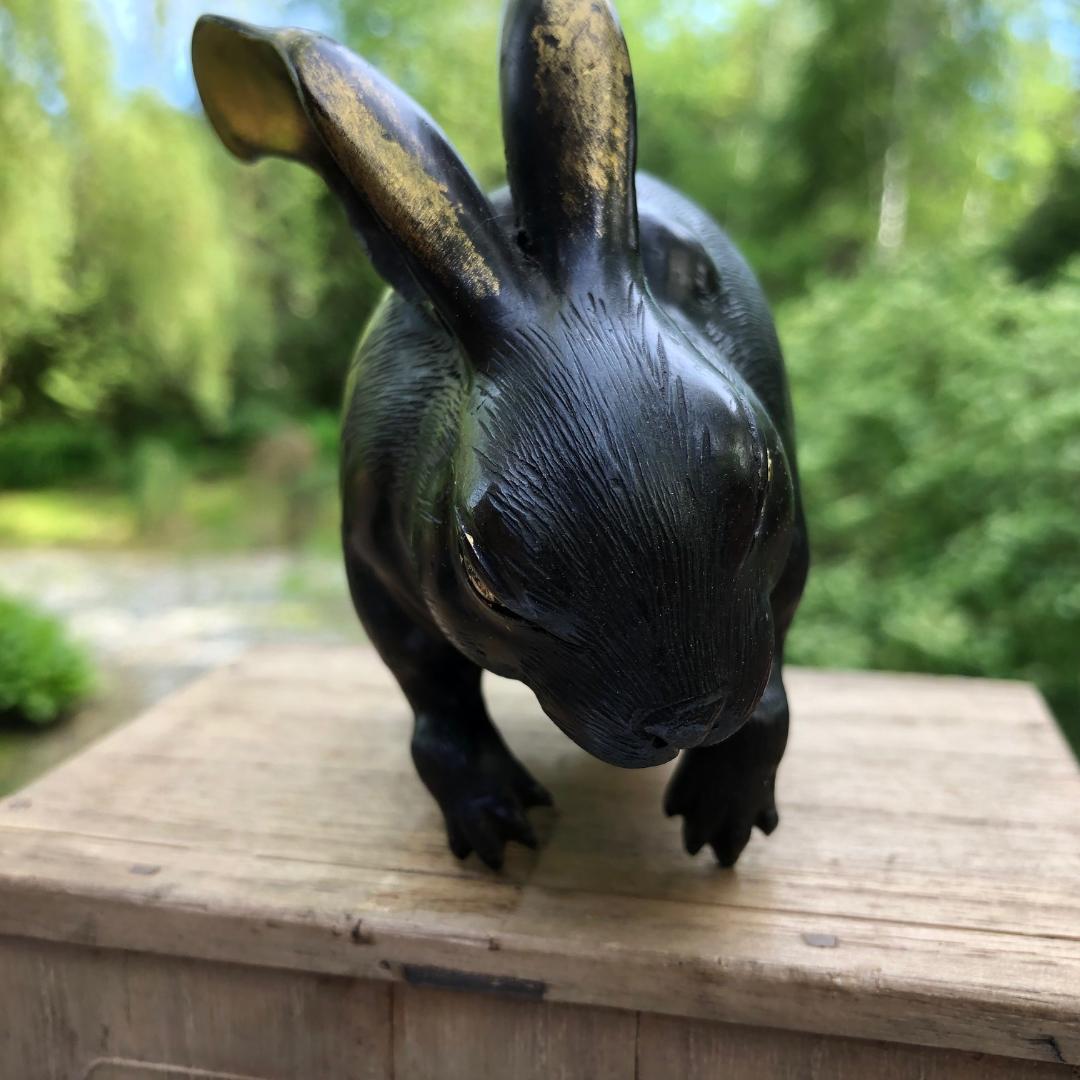 Japan Old Bronze Gold Gilt Bronze Rabbit, Floppy Ears, Fine Details & Signed Box In Good Condition In South Burlington, VT