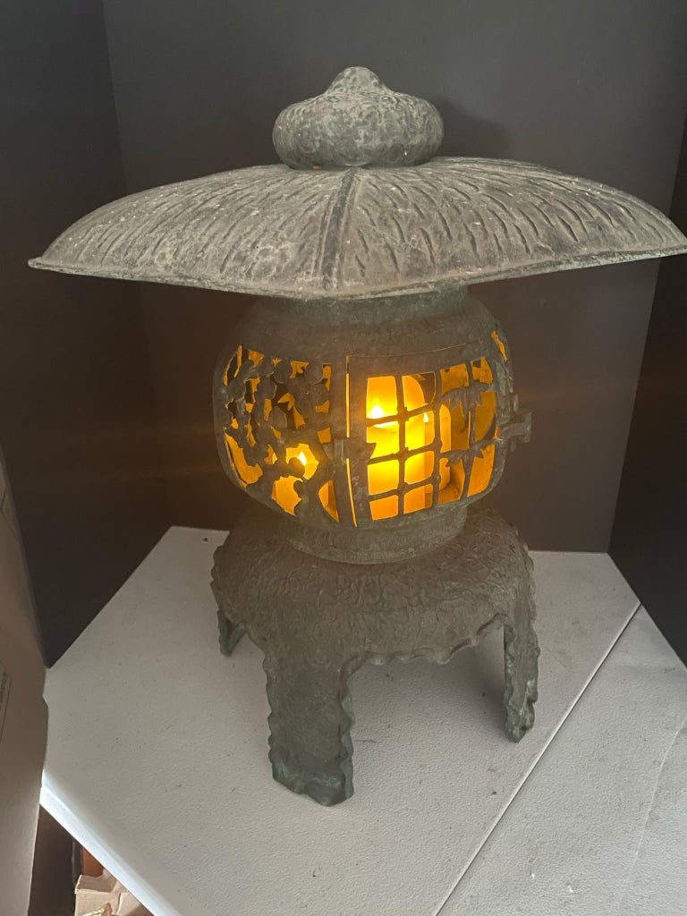 Japanese Japan Old Bronze Lantern with Exquisite Details For Sale