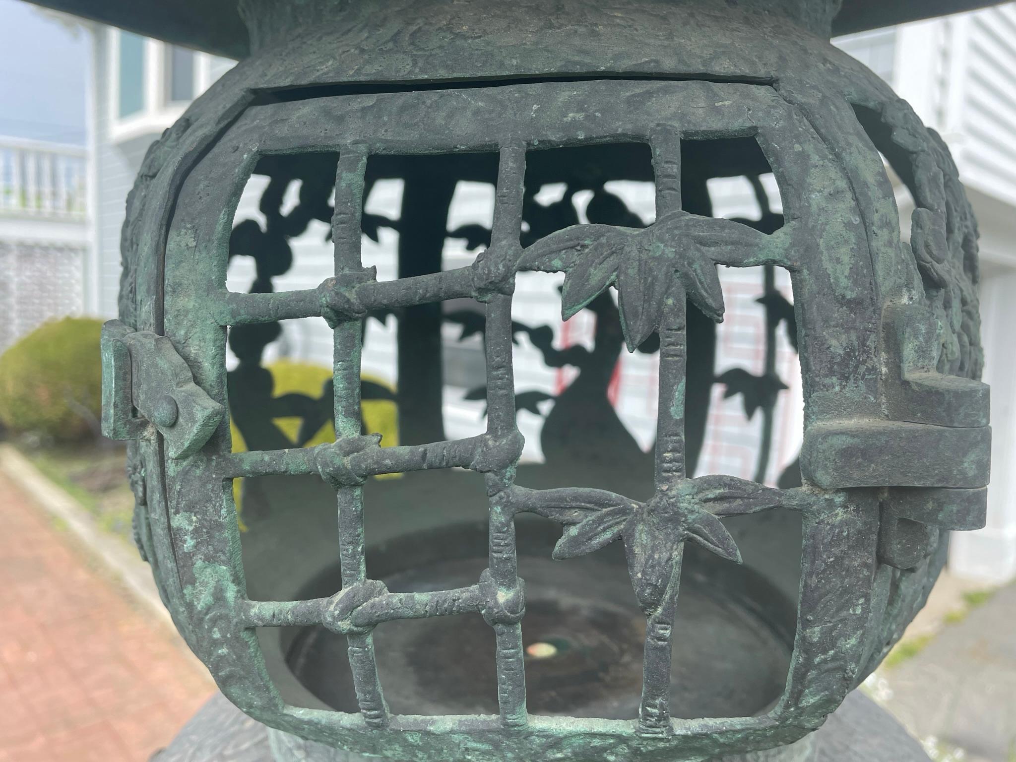 Japanese Japan Old Bronze Lantern with Exquisite Details