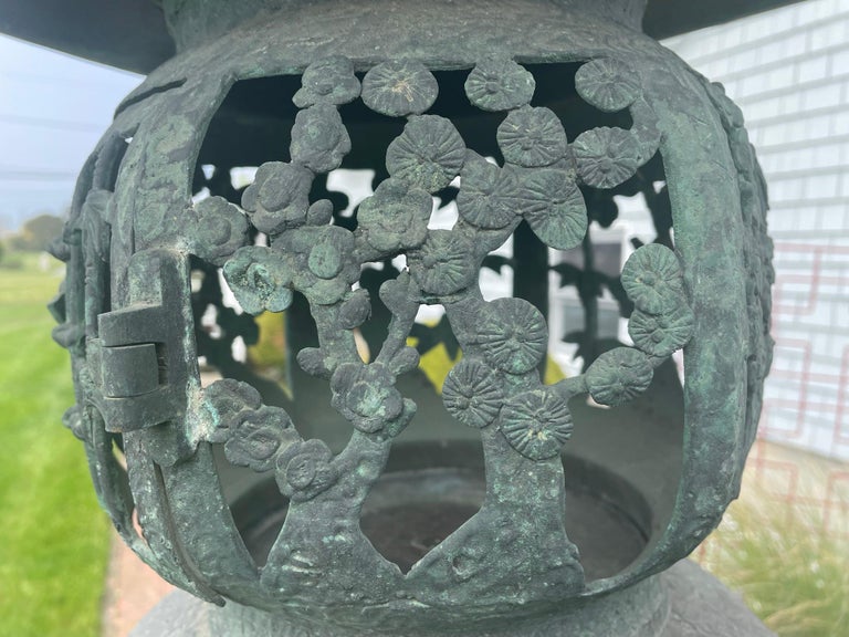 Japan Old Bronze Lantern with Exquisite Details In Good Condition For Sale In South Burlington, VT