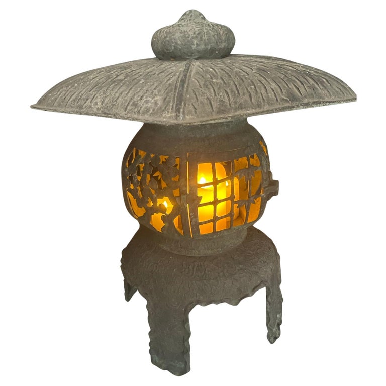 Japan Old Bronze Lantern with Exquisite Details For Sale