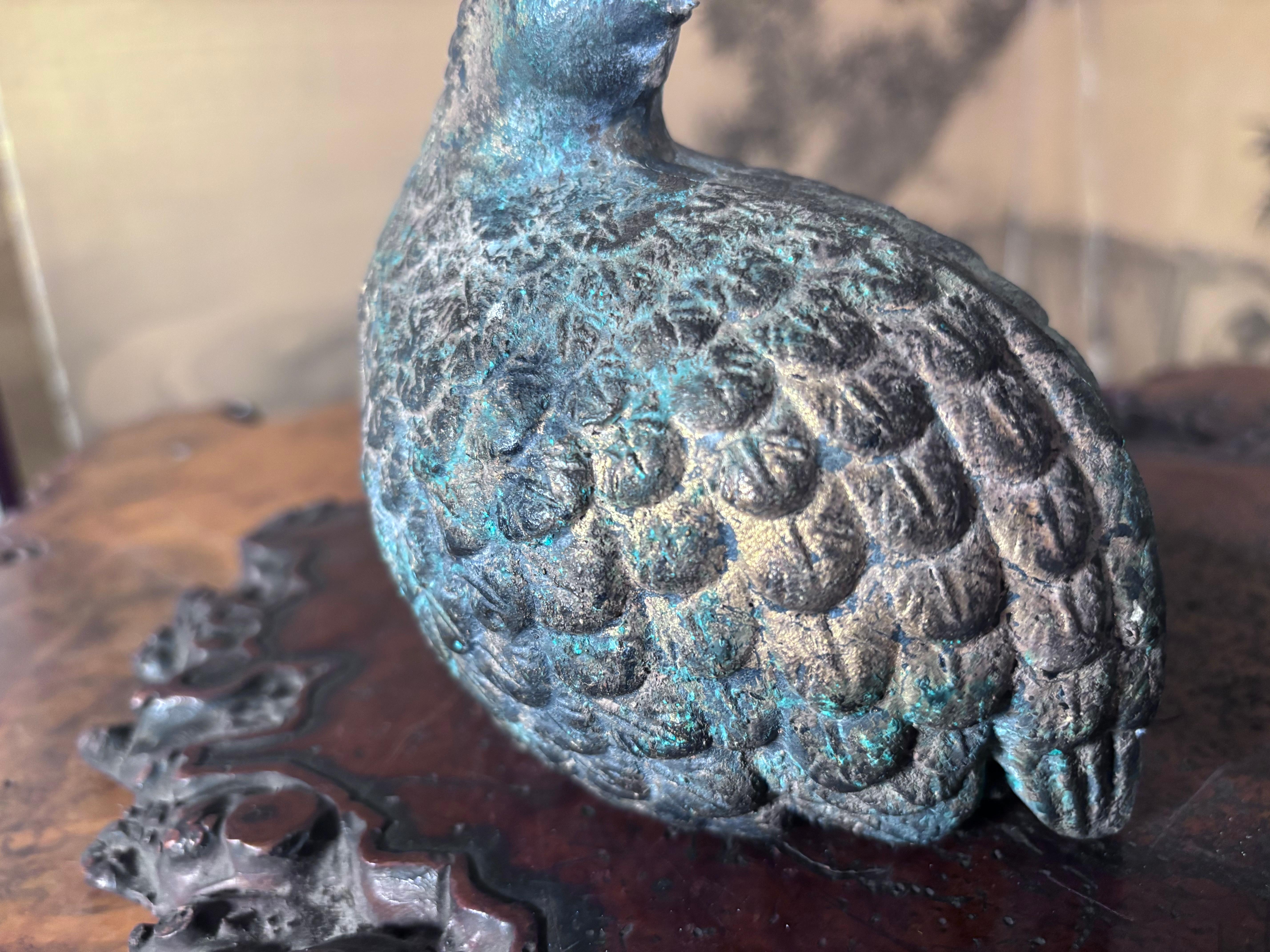 Paar antike vergoldete Quail-Skulpturen aus Japan, handgegossen, signiert im Angebot 1