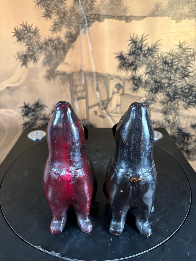 Japan Pair Tall Rot und Schwarz  Kaninchen „Moon Gazing“ aus Ebenholz, feine Details im Angebot 3