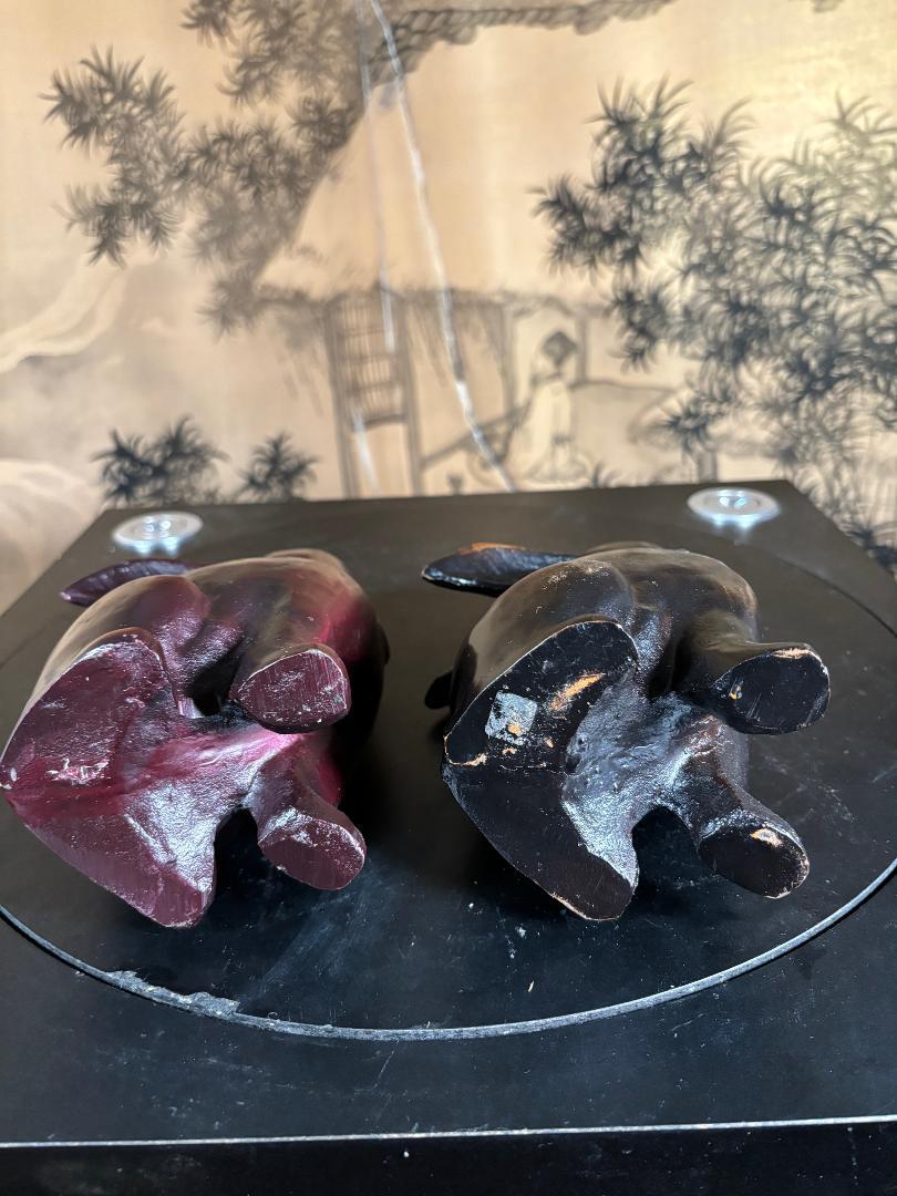 Japan Pair Red And Ebony Moon Gazing Rabbits , Fine Details 7
