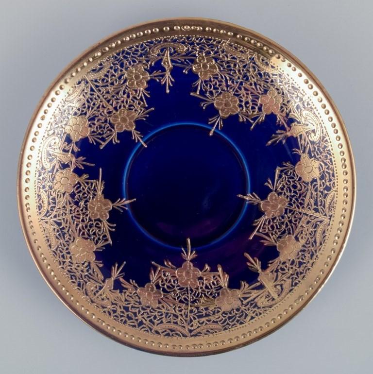 Peint à la main Japon, service à café en porcelaine décoré à la main en bleu Sèvres et or. en vente
