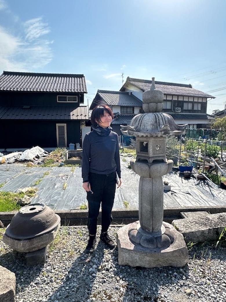 Japan Rare Tall Tulip Stone Lantern- one of a kind Beauty Showa en venta
