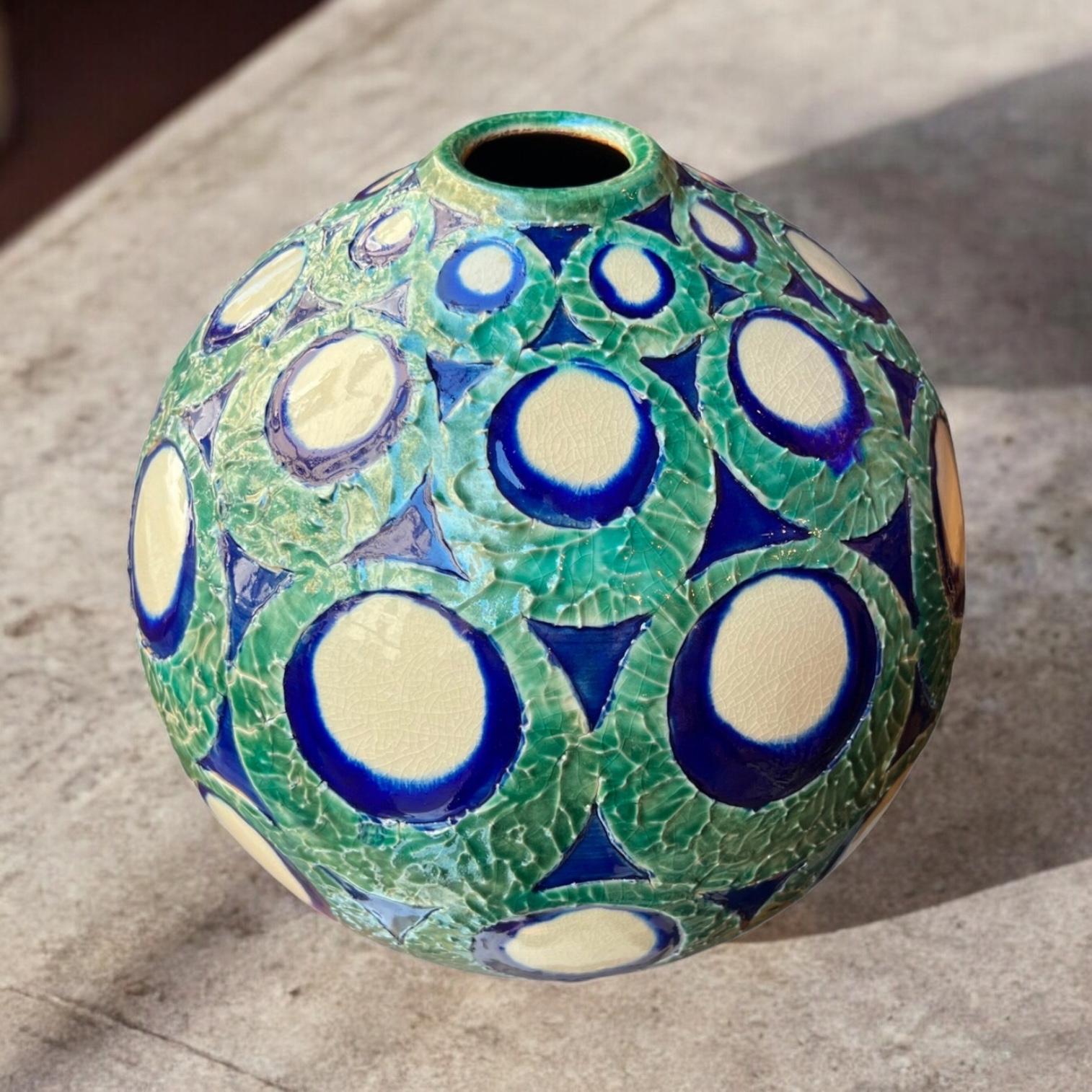 Japan, Rare Vase by Kanzan Shinkai, born in 1912 For Sale 1