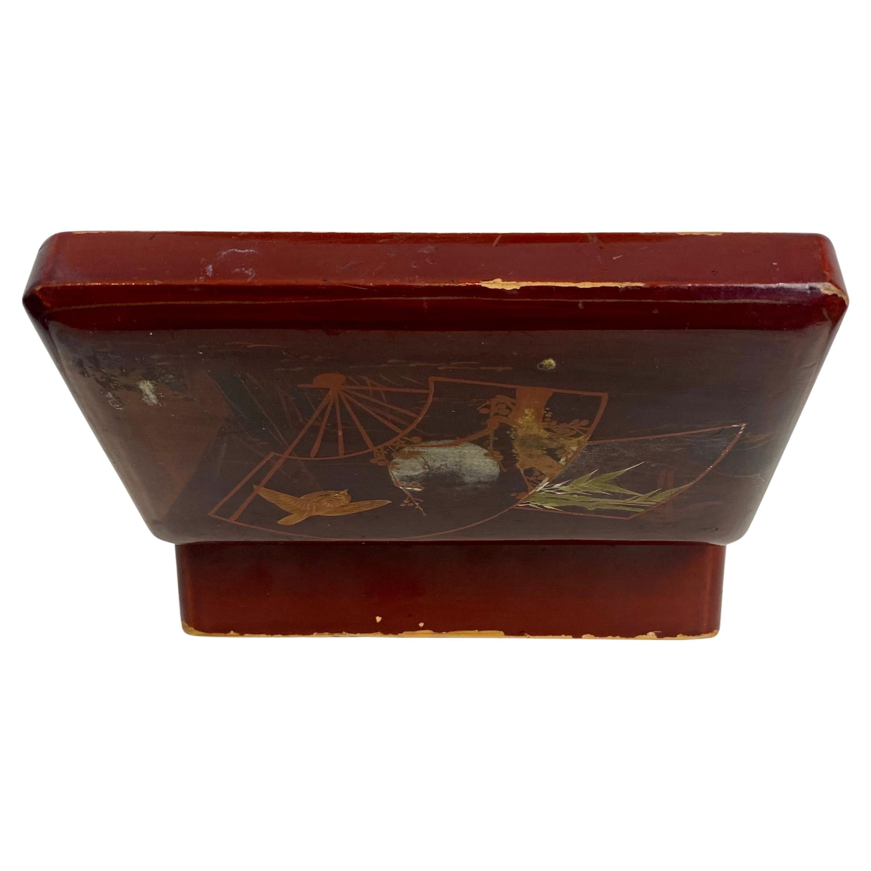 20th Century Japan Red Lacquered Box 19th century For Sale
