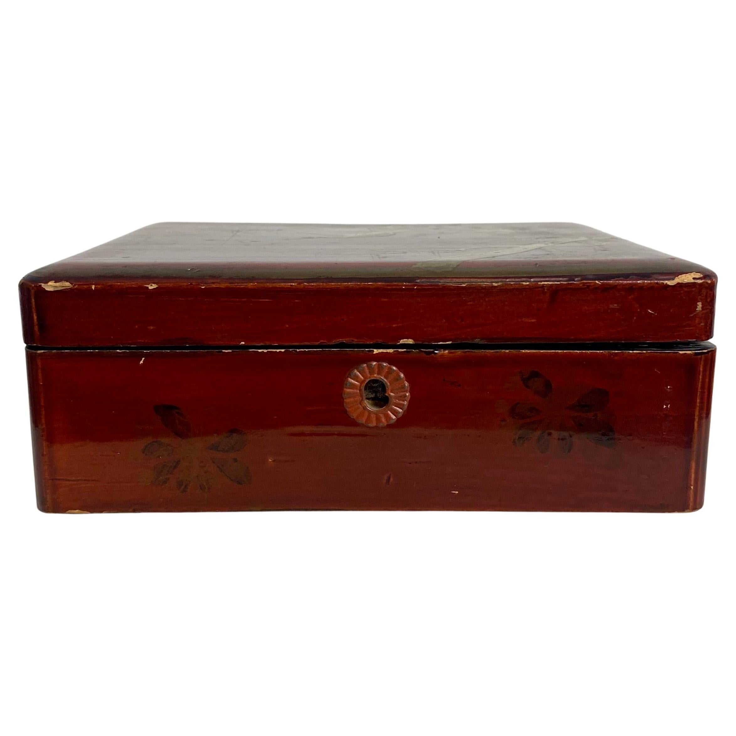 Japan Rot lackierte Box 19. Jahrhundert (Holz) im Angebot