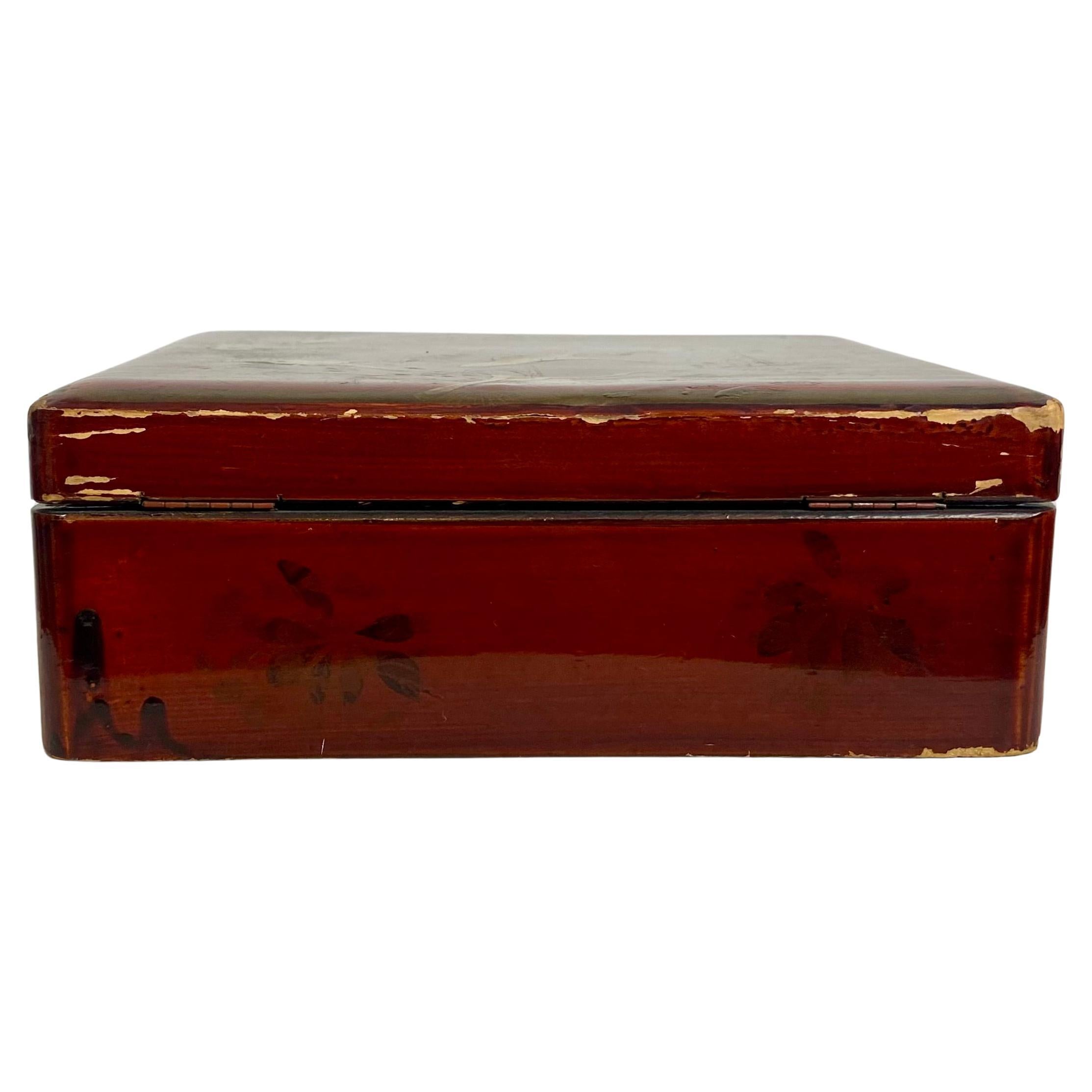 Boîte laquée rouge du Japon du XIXe siècle en vente 2