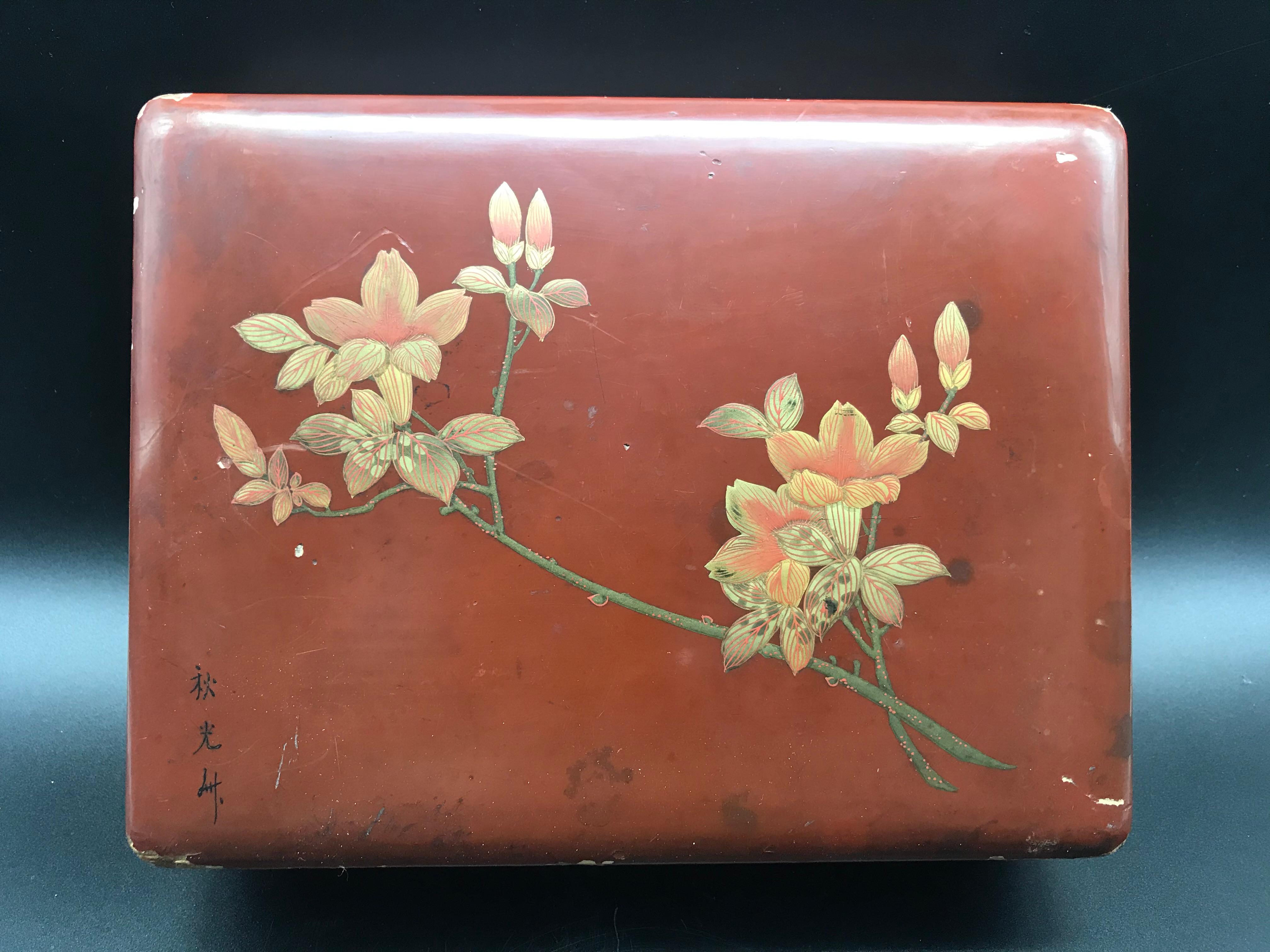 Boîte laquée rouge du Japon 19ème siècle en vente 3