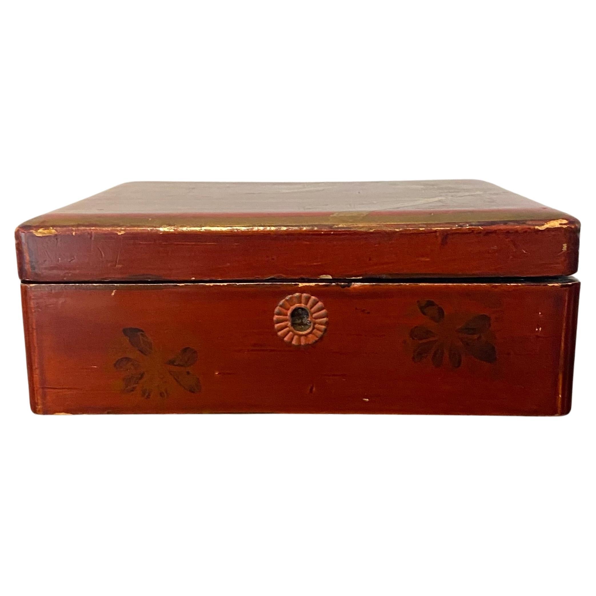 Boîte laquée rouge du Japon du XIXe siècle