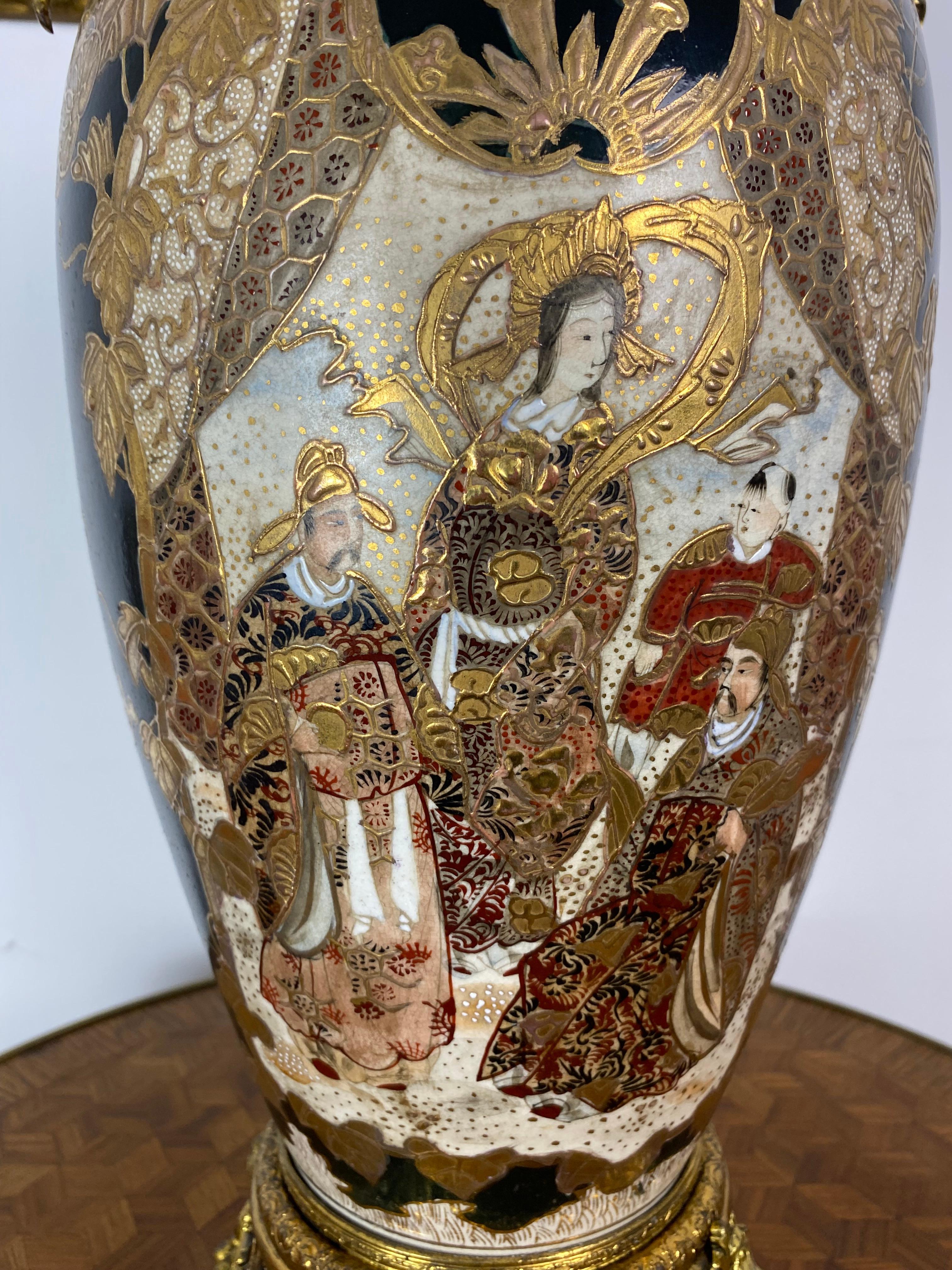 Vase en porcelaine de Satsuma et métal doré du Japon du 19ème siècle en vente 3