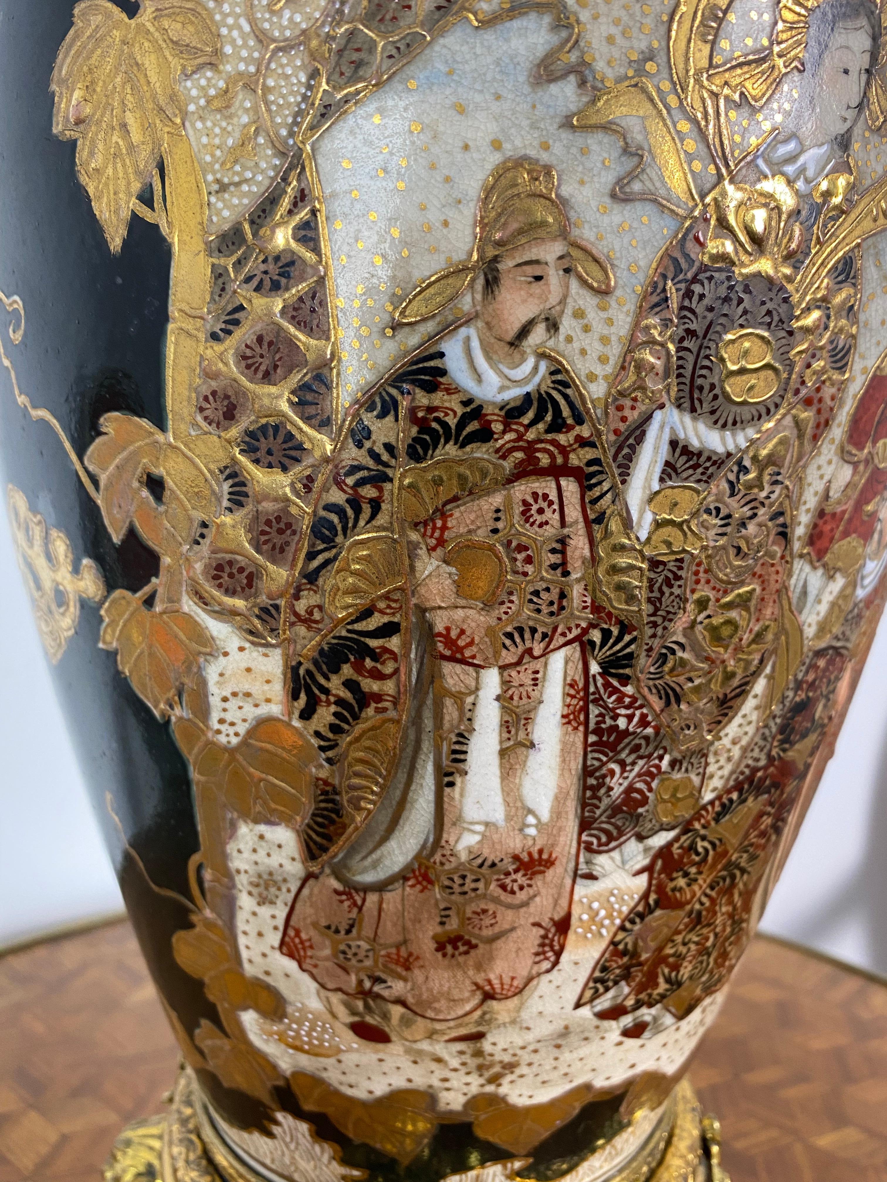 Japanische Satsuma-Porzellanvase und goldenes Metall 19. Jahrhundert im Angebot 6