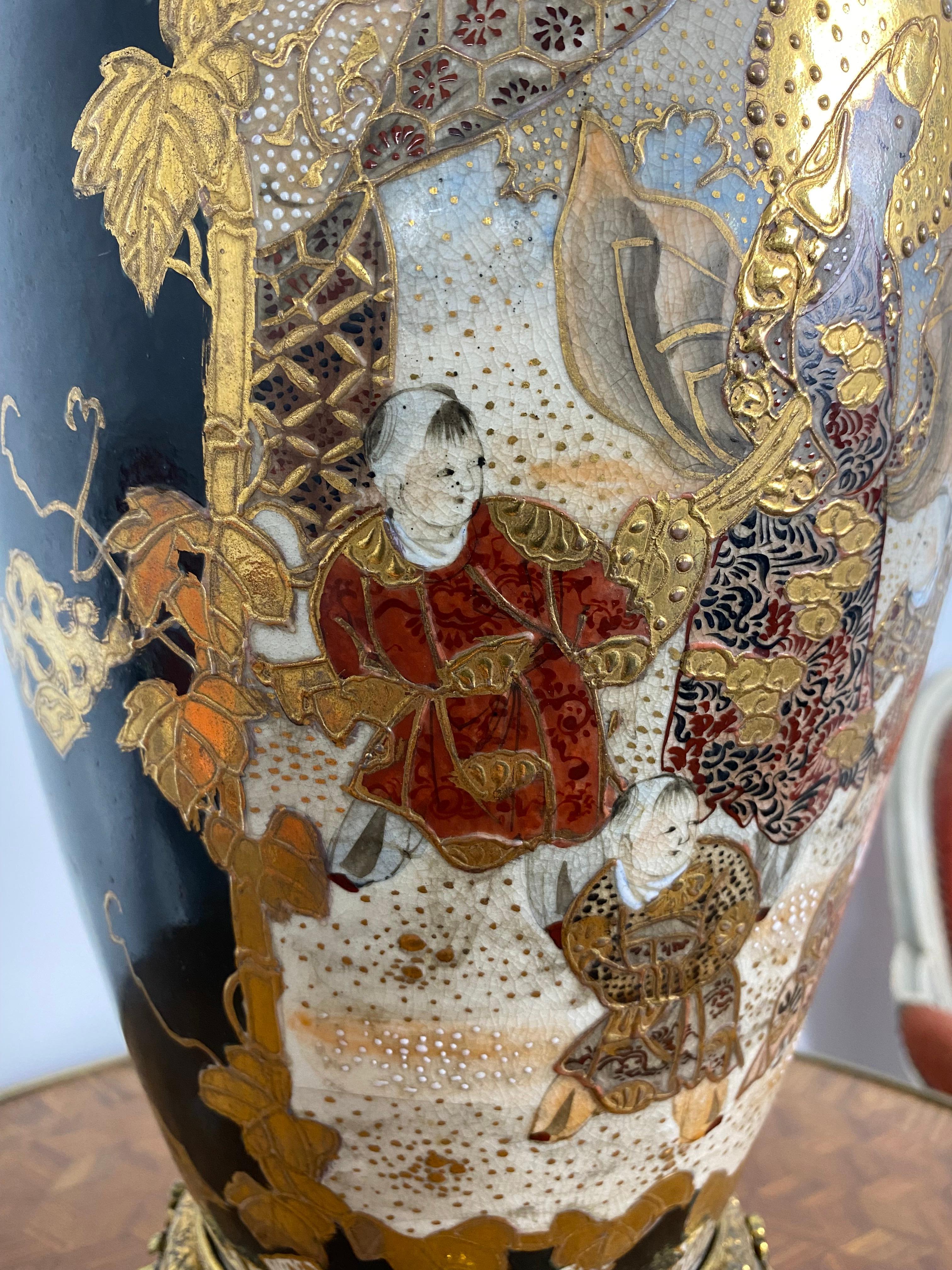 Vase en porcelaine de Satsuma et métal doré du Japon du 19ème siècle en vente 12