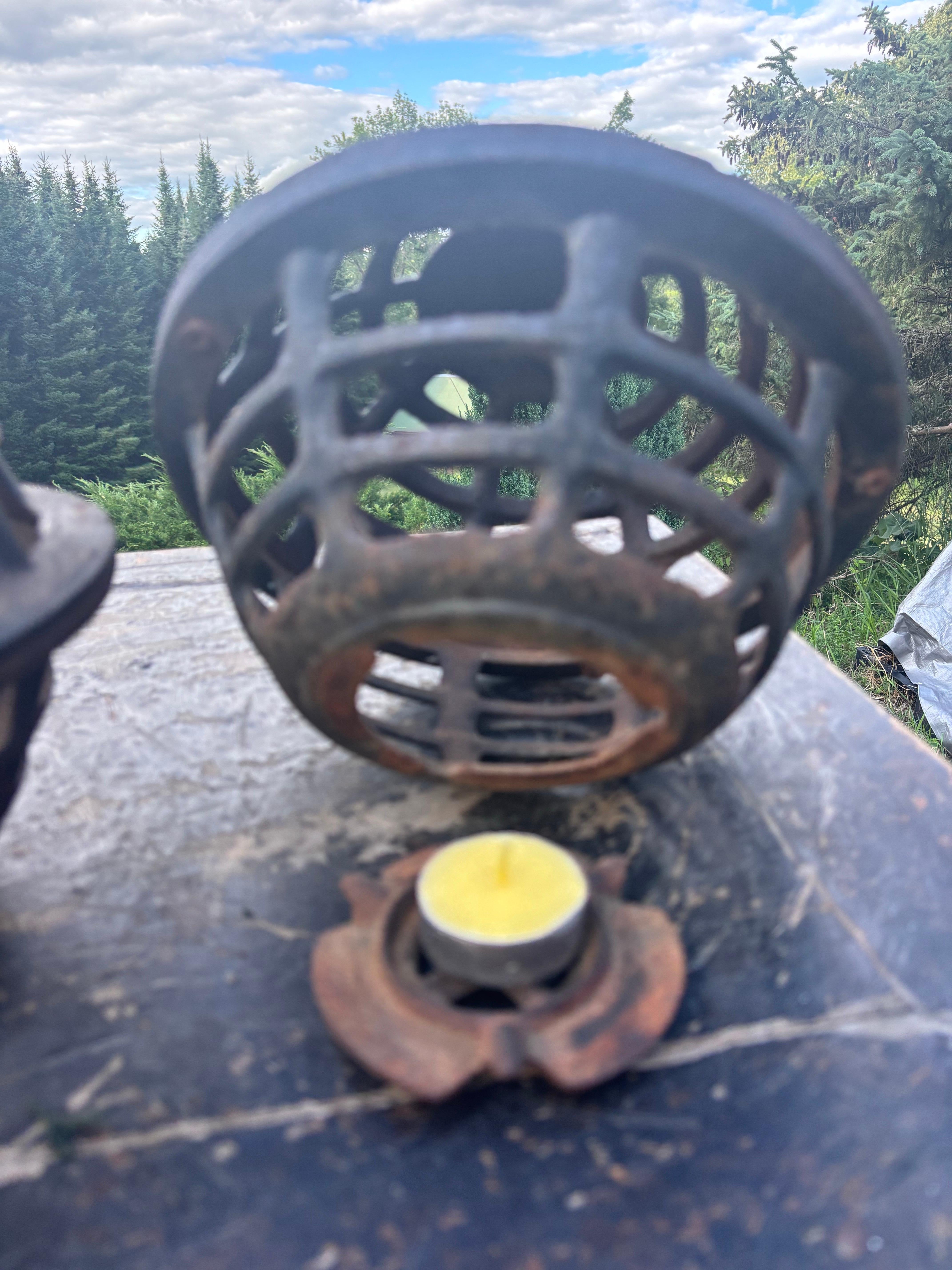 20ième siècle Japon Ensemble de deux lanternes orbes anciennes, trouvaille rare en vente