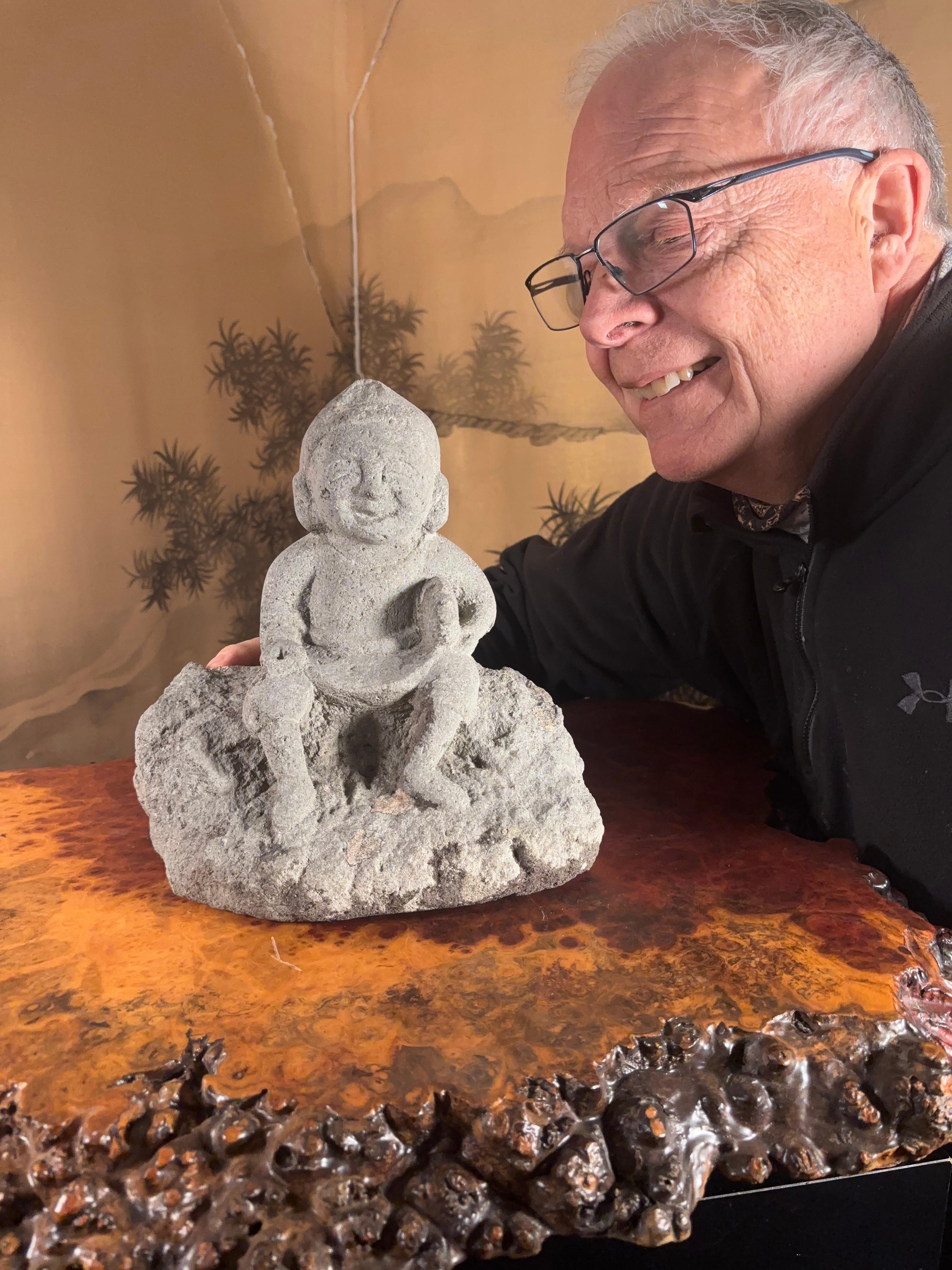 Japón Ebisu Sonriente -Escultura de Piedra de Jardín Efigie del Dios de la Prosperidad Taisho en venta