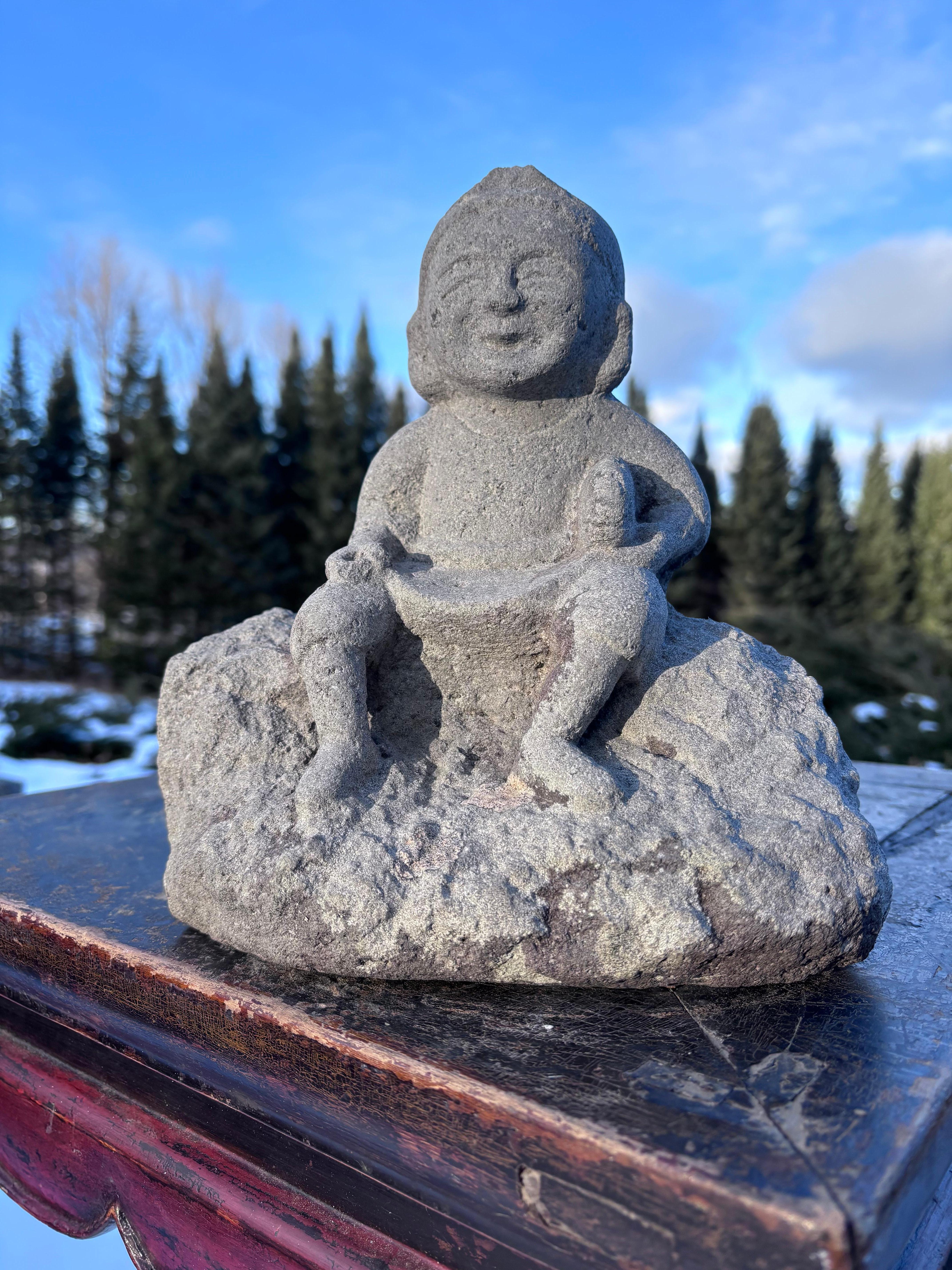 Japón Ebisu Sonriente -Escultura de Piedra de Jardín Efigie del Dios de la Prosperidad Tallado a mano en venta