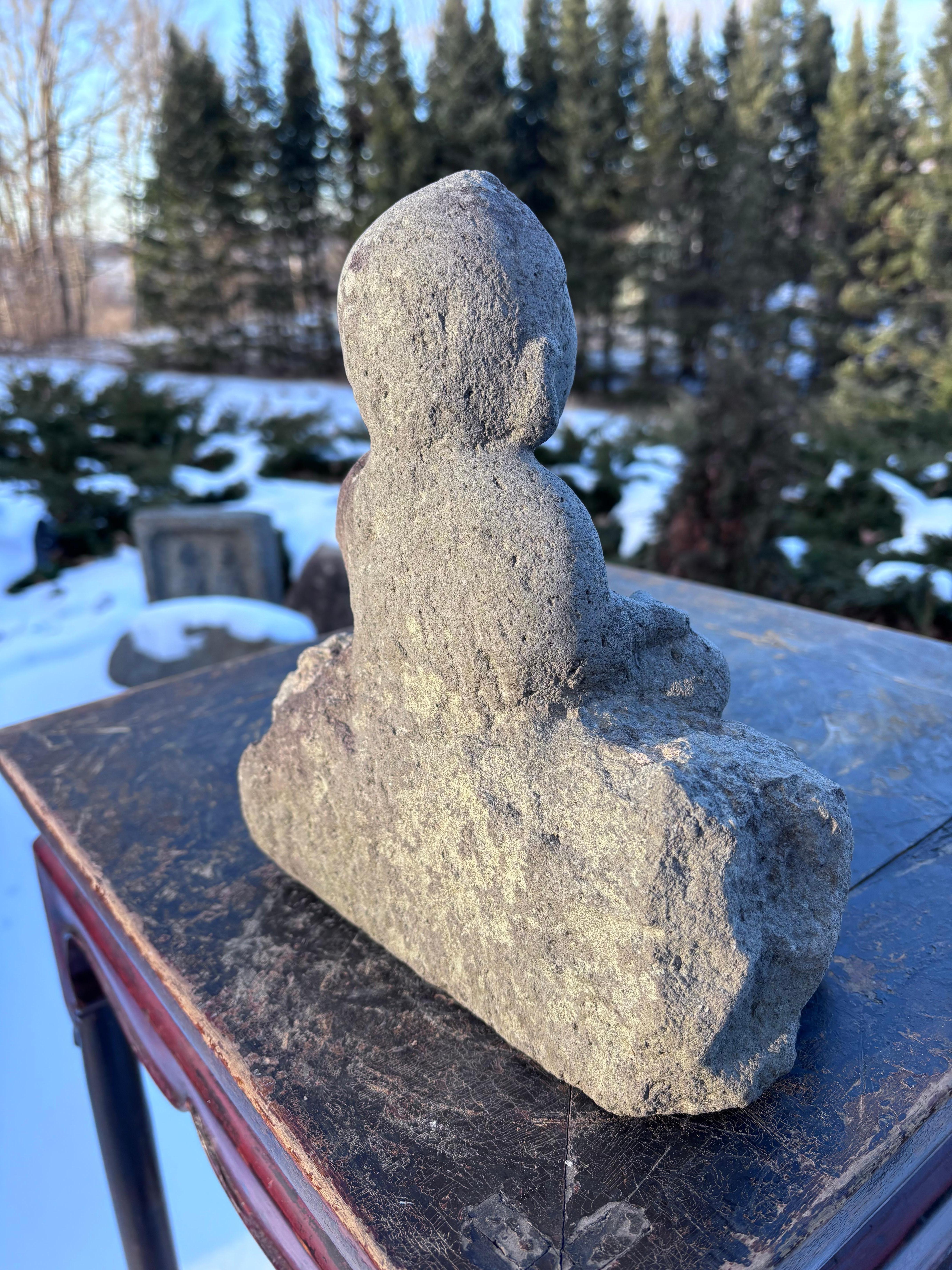 Japón Ebisu Sonriente -Escultura de Piedra de Jardín Efigie del Dios de la Prosperidad en venta 1