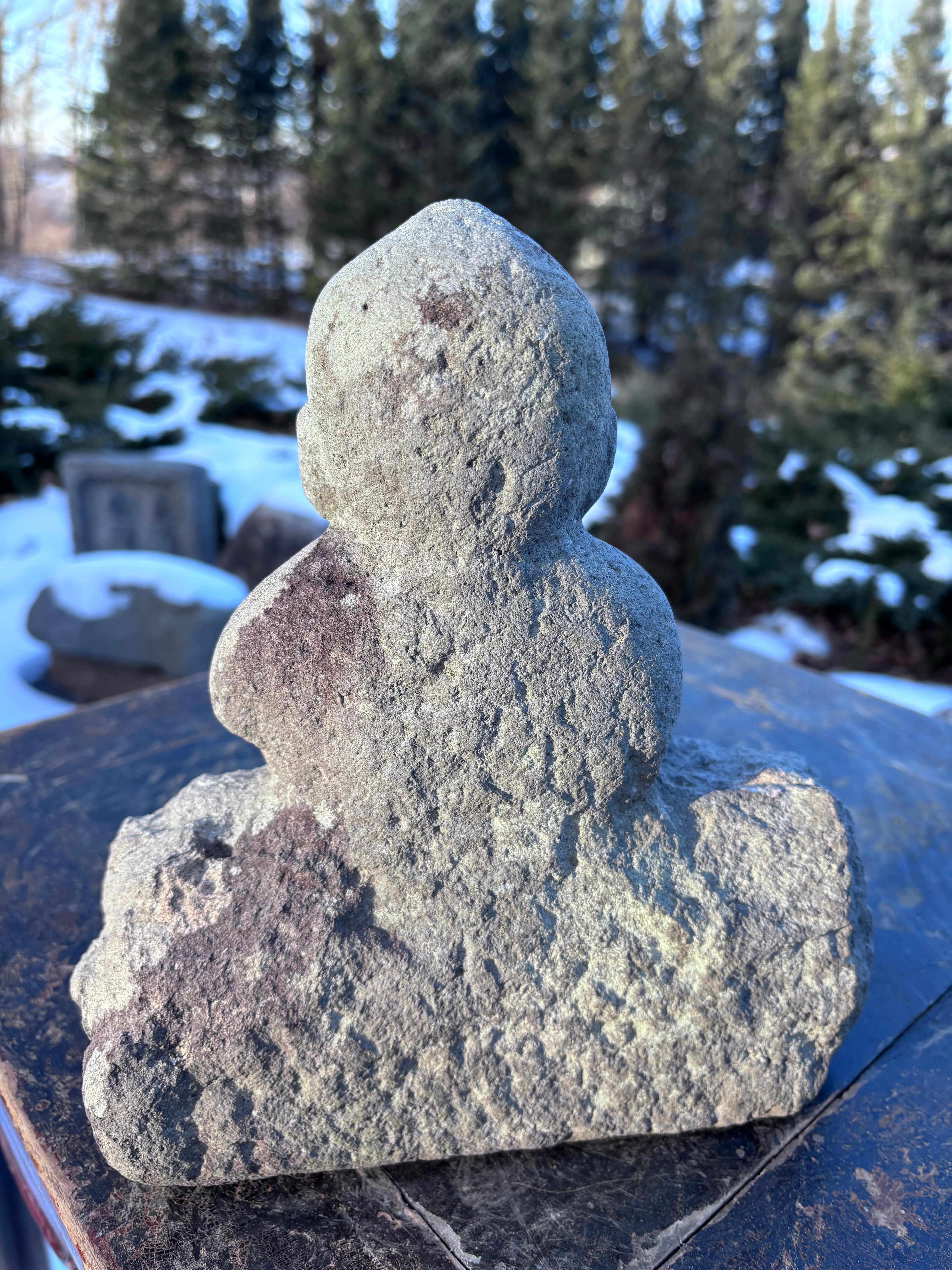 Japón Ebisu Sonriente -Escultura de Piedra de Jardín Efigie del Dios de la Prosperidad en venta 2