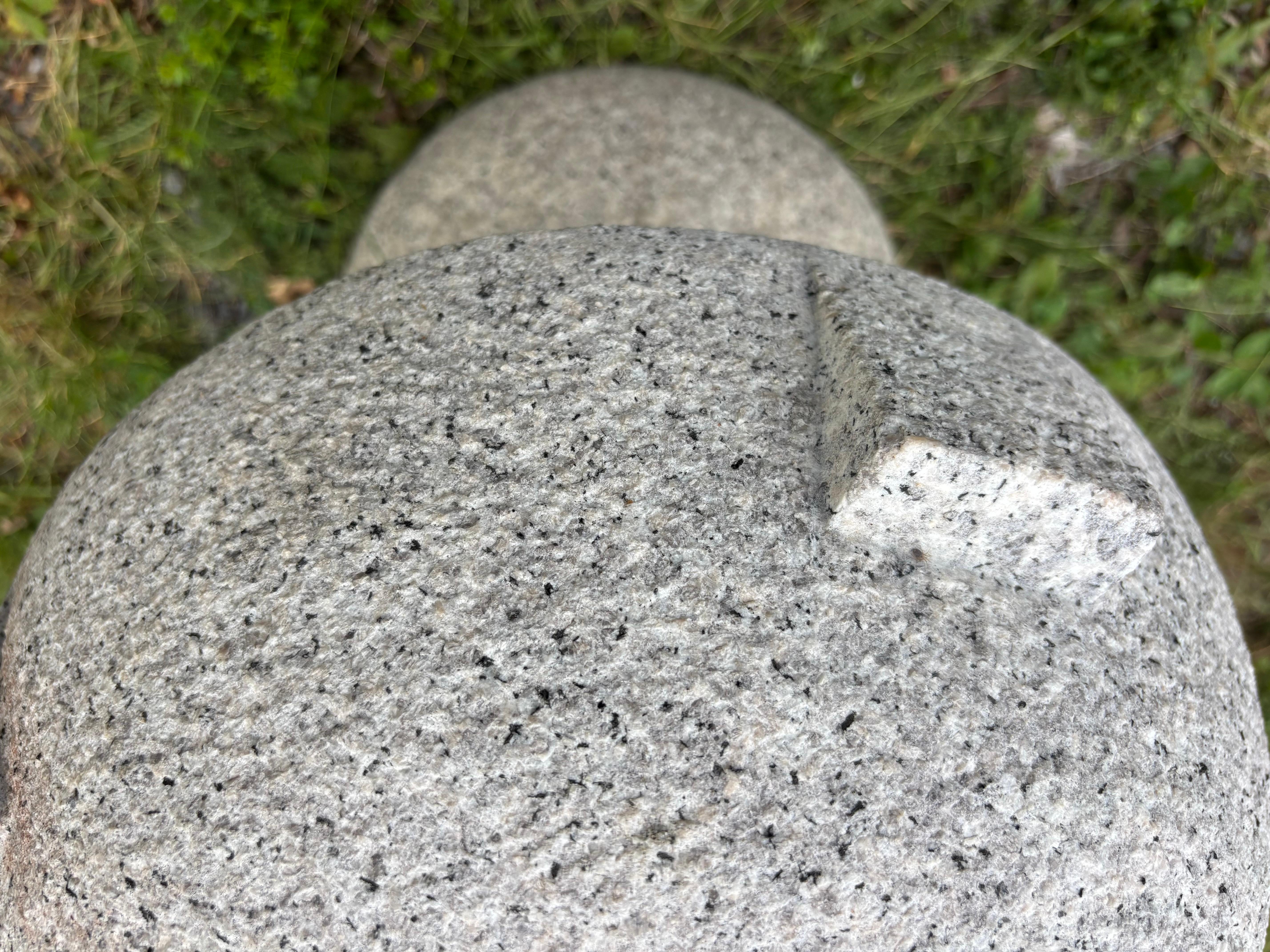 Granit Lanterne soleil et lune en granit massif du Japon Okigata , Difficile à trouver en vente