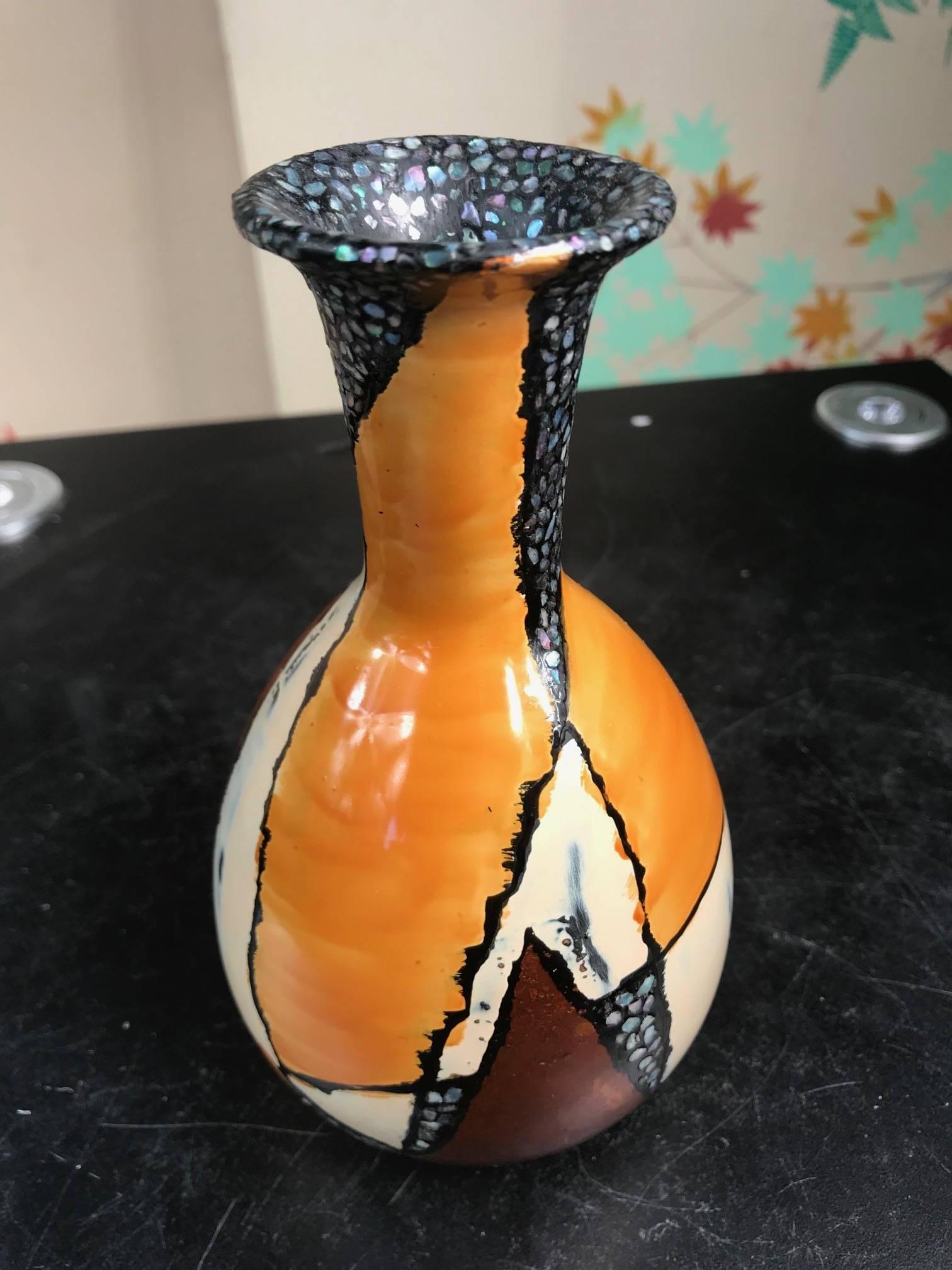 Japan Superb Richly Lacquered Mother Pearl Finish Ceramic Vase, Mint and Signed In Good Condition In South Burlington, VT