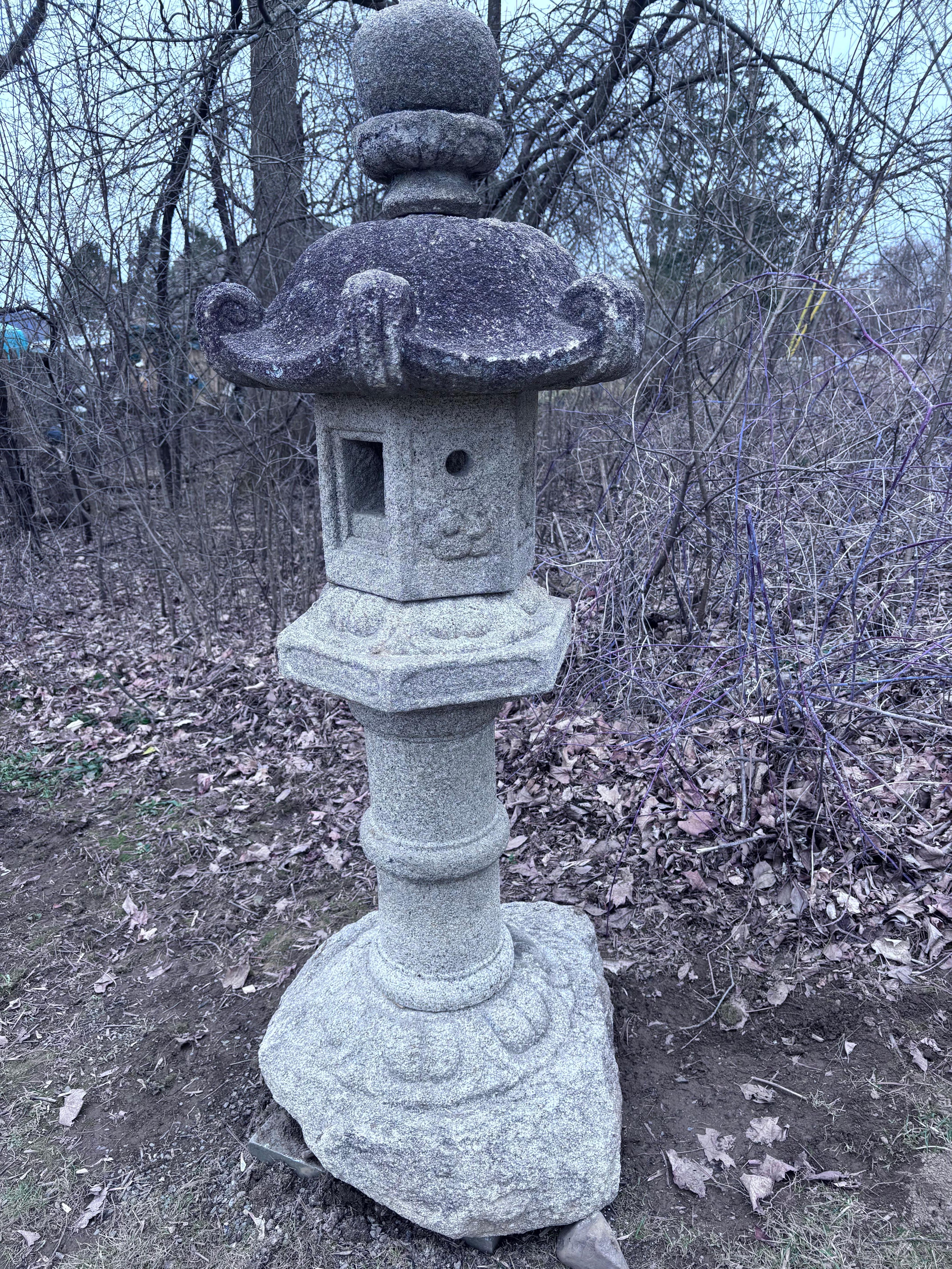 Japan Tall Antique Classic Kasuga Stone Laterne (Japanisch) im Angebot