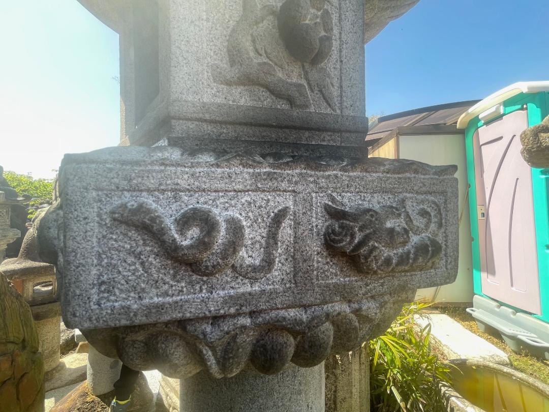 Japan Großer Kasuga „Zodiac“ aus Japan  Laterne aus Stein, 104 Zoll (Granit) im Angebot