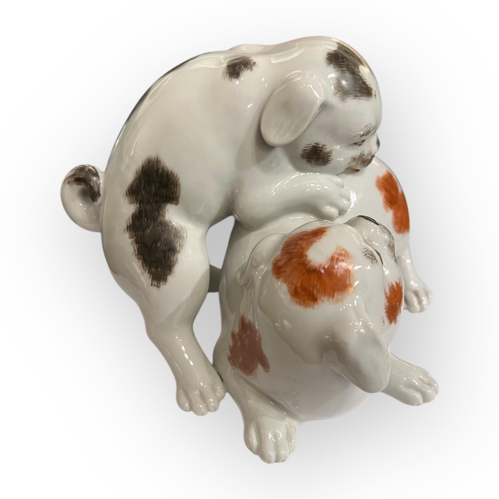 Japanese Japan, two small dogs, Kutani porcelain, circa 1900-1920 For Sale