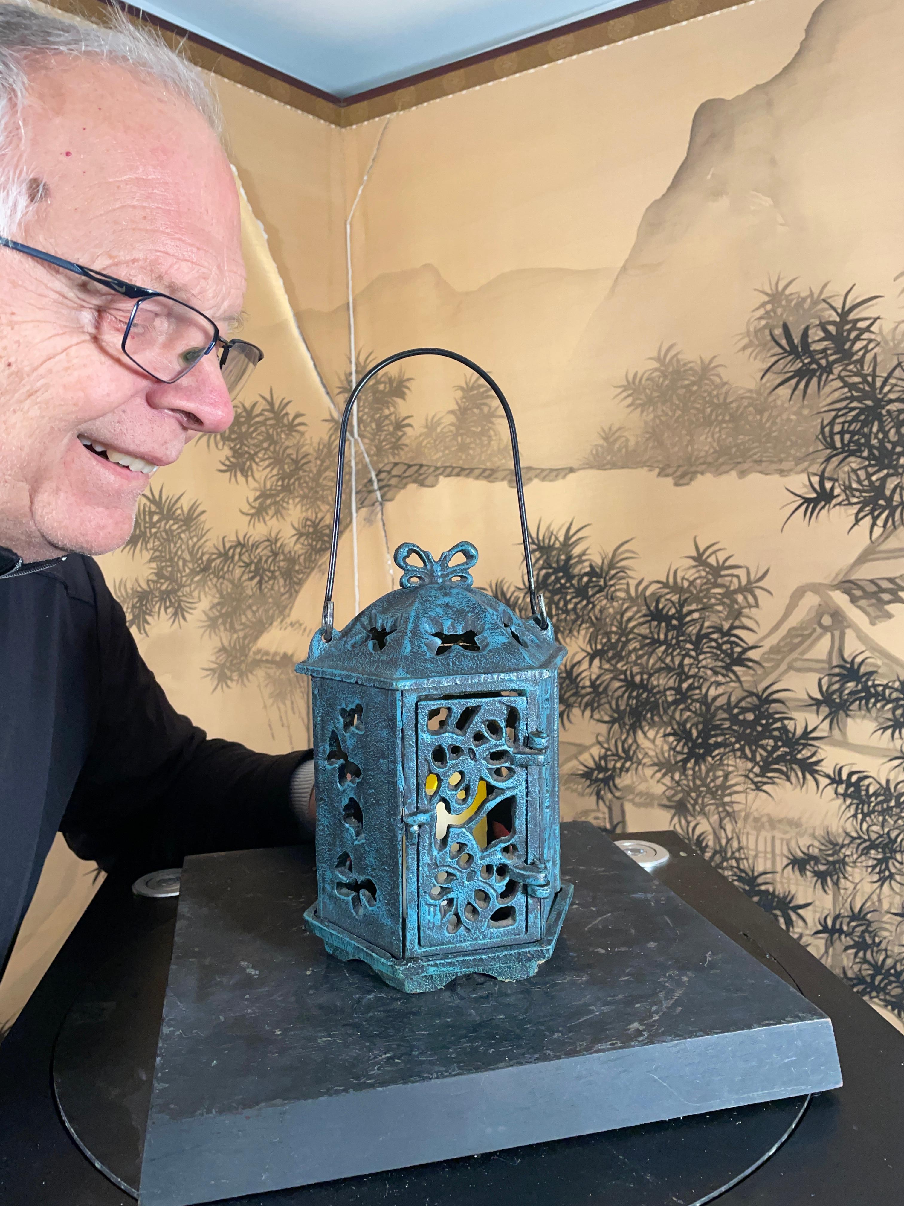 Beautiful blue lantern with butterflies galore- An unusual find in original Handpaint

And bursting with evocative night light (see photo)

Japan, this handsome heavy hand cast quality old 