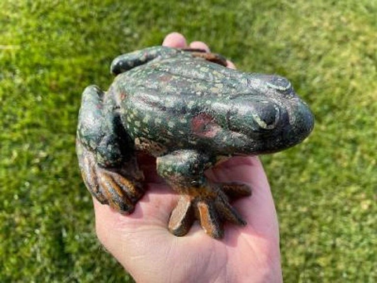 Japan Vintage Hand Cast Hand Painted Frog Toad Kaeru, Original Paint For Sale 7