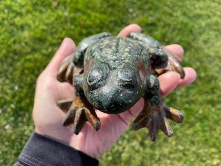 Japan Vintage Hand Cast Hand Painted Frog Toad Kaeru, Original Paint For Sale 8
